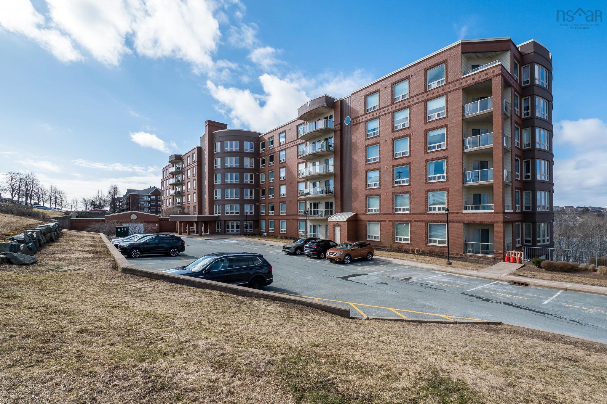 $589,500.00: 306 77 Russell Lake, Dartmouth