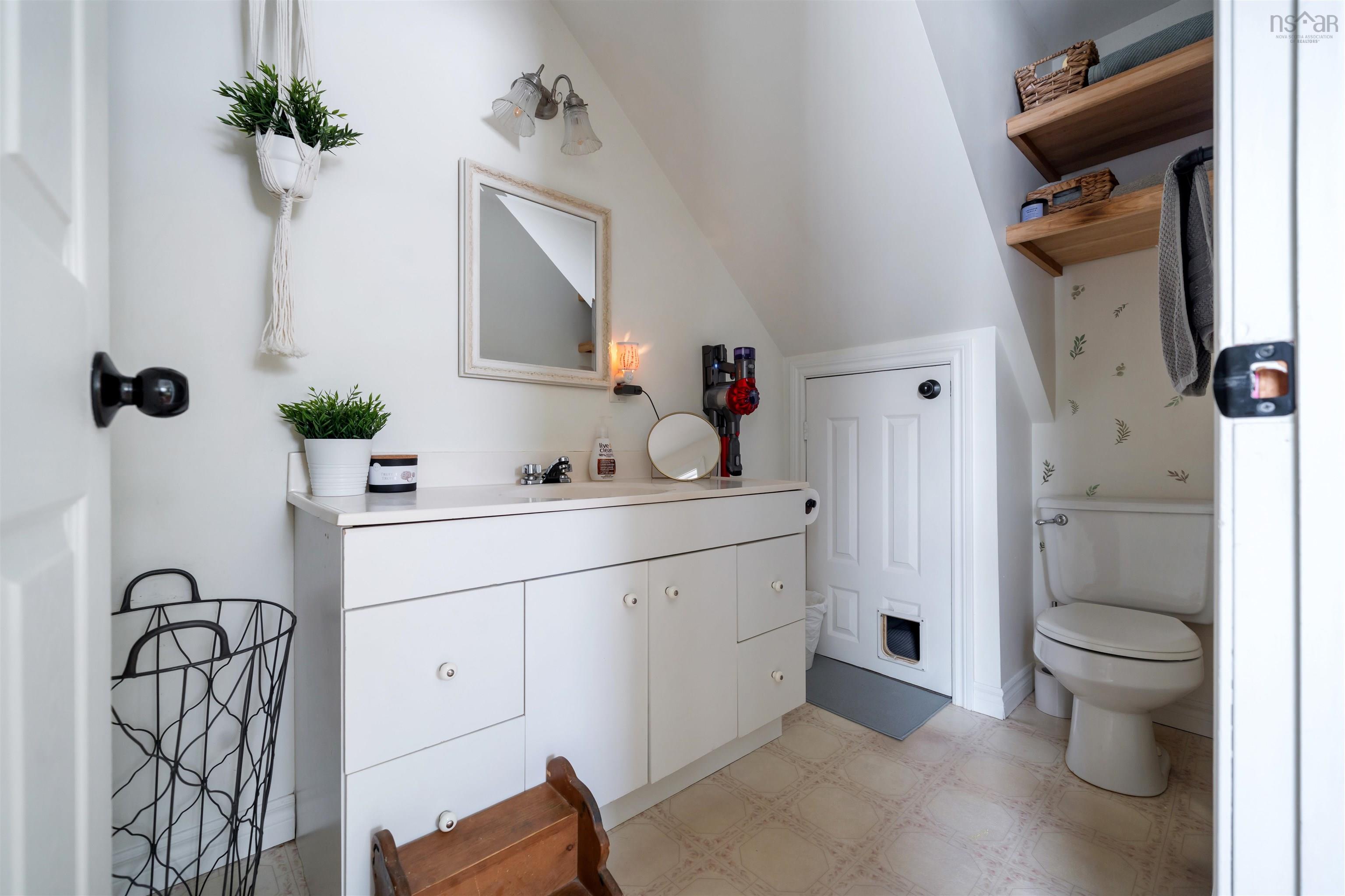 $389,900.00: 372 Lays Lake Road, Meaghers Grant