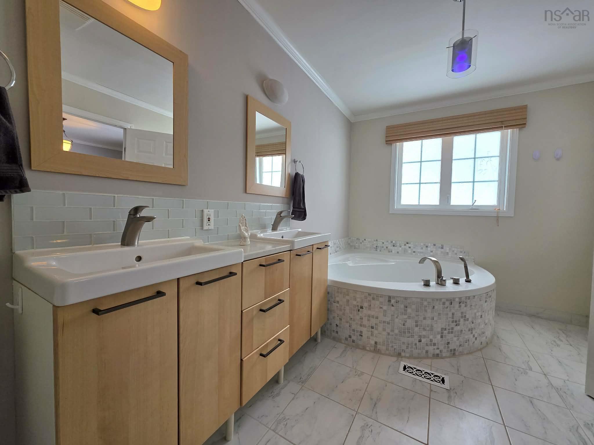 $574,900.00: 102 Maple Boulevard, Bible Hill