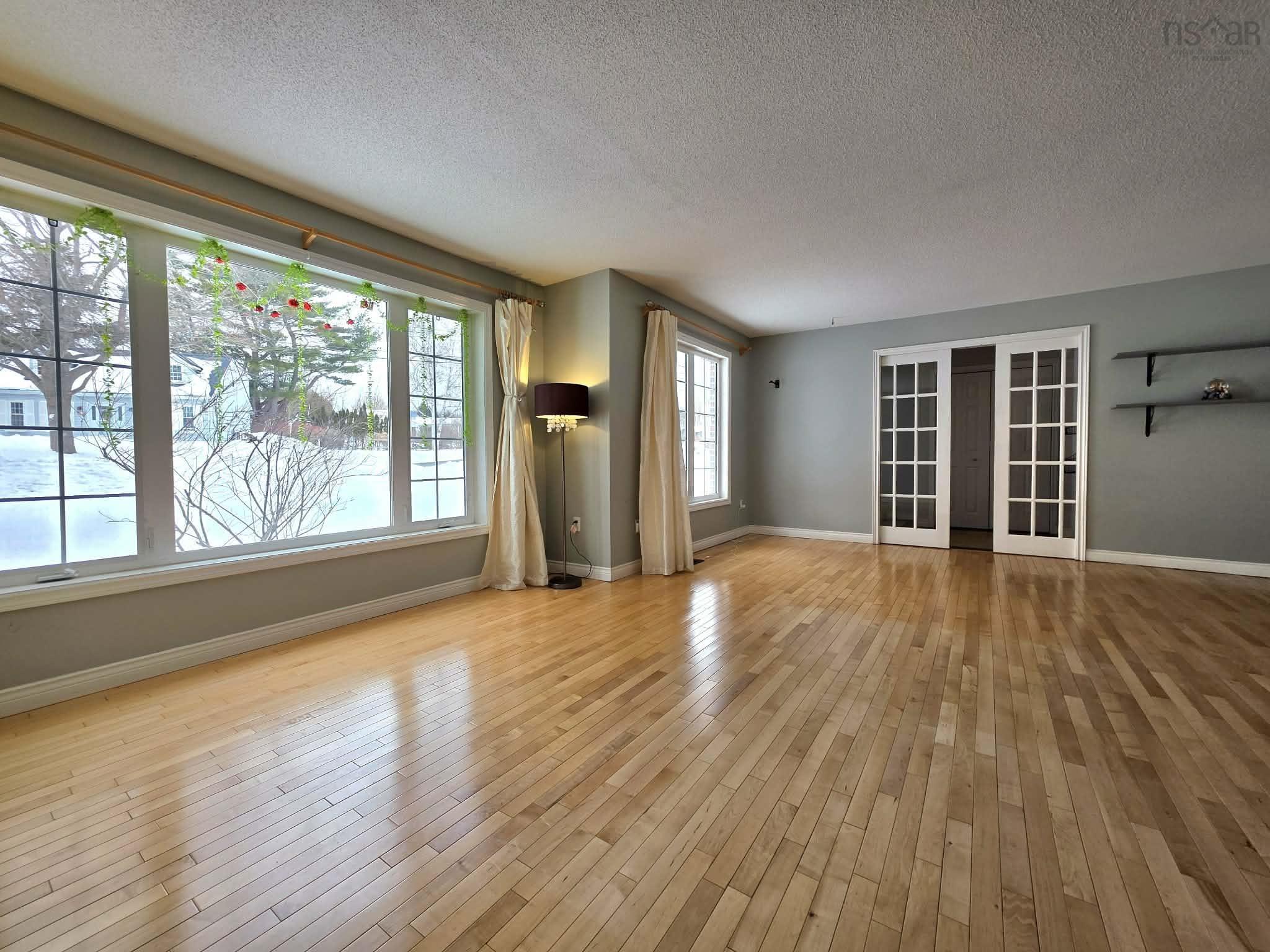 $574,900.00: 102 Maple Boulevard, Bible Hill