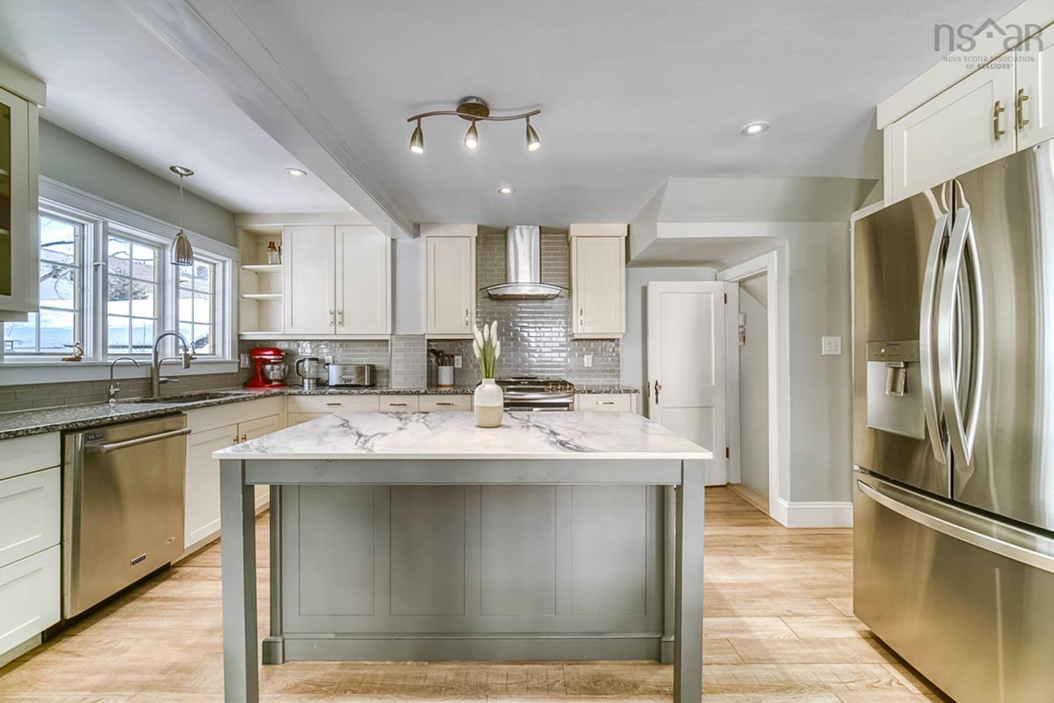 $1,398,800.00: 1973 Woodlawn Terrace, Halifax