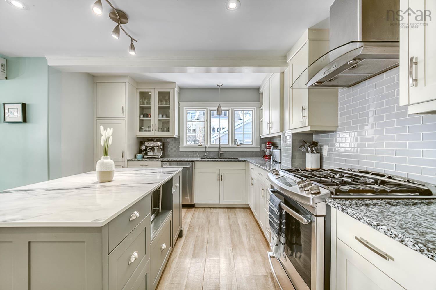 $1,398,800.00: 1973 Woodlawn Terrace, Halifax