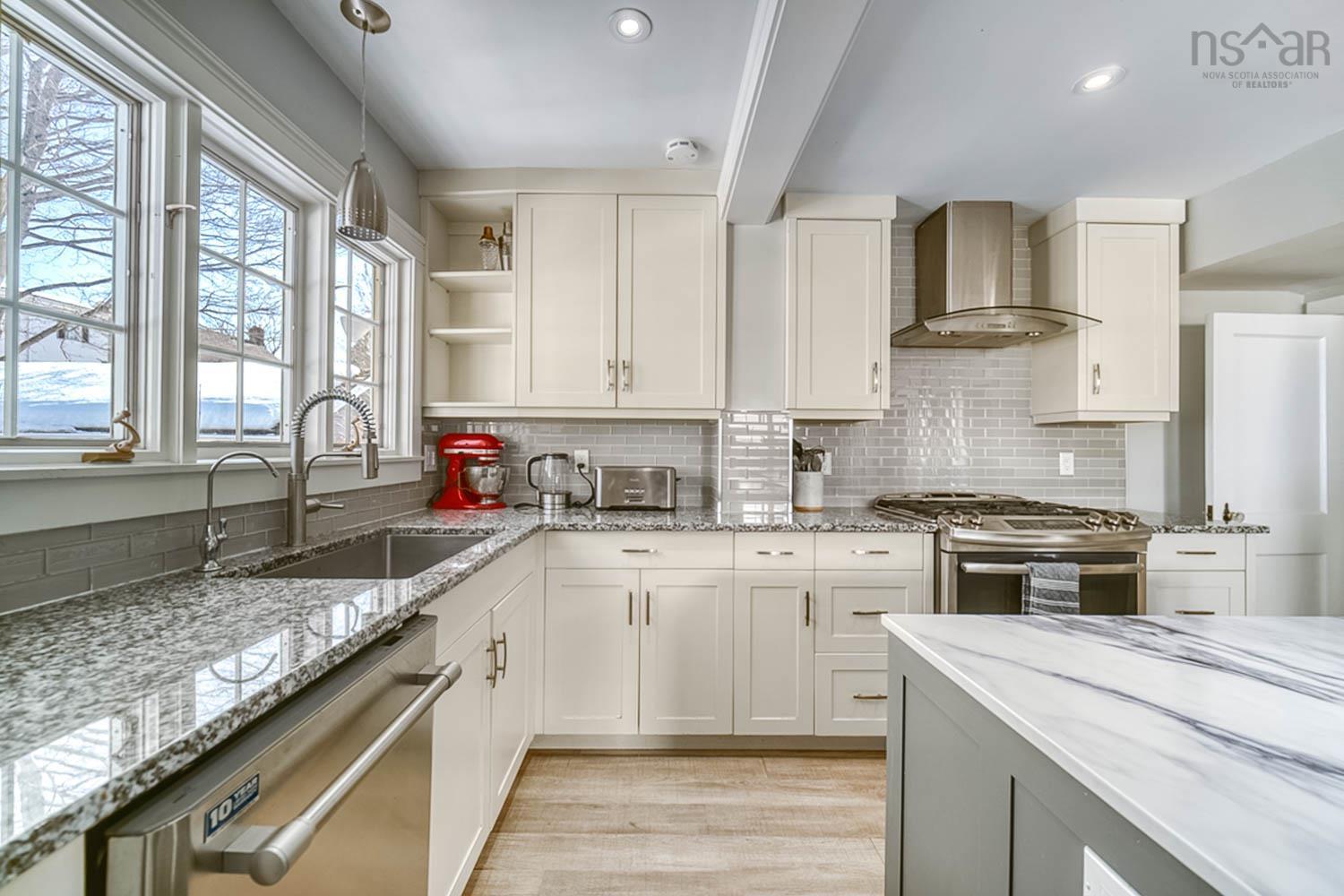 $1,398,800.00: 1973 Woodlawn Terrace, Halifax