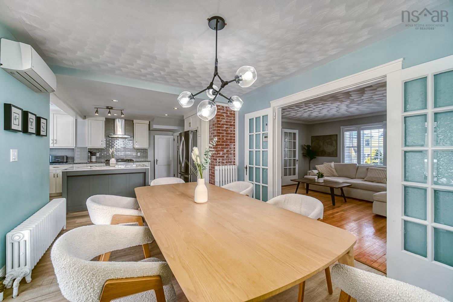 $1,398,800.00: 1973 Woodlawn Terrace, Halifax