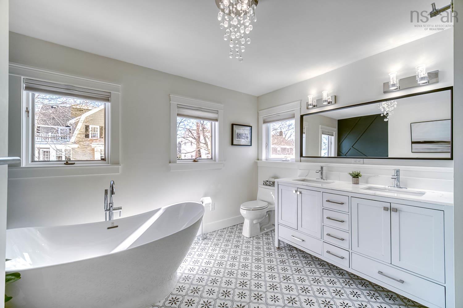 $1,398,800.00: 1973 Woodlawn Terrace, Halifax