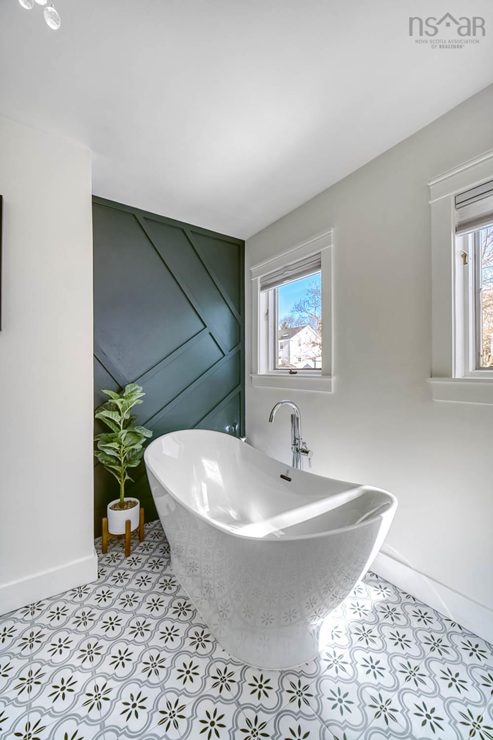 $1,398,800.00: 1973 Woodlawn Terrace, Halifax