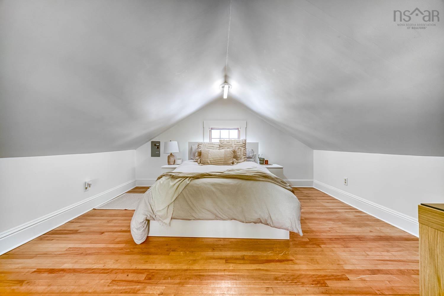 $1,398,800.00: 1973 Woodlawn Terrace, Halifax