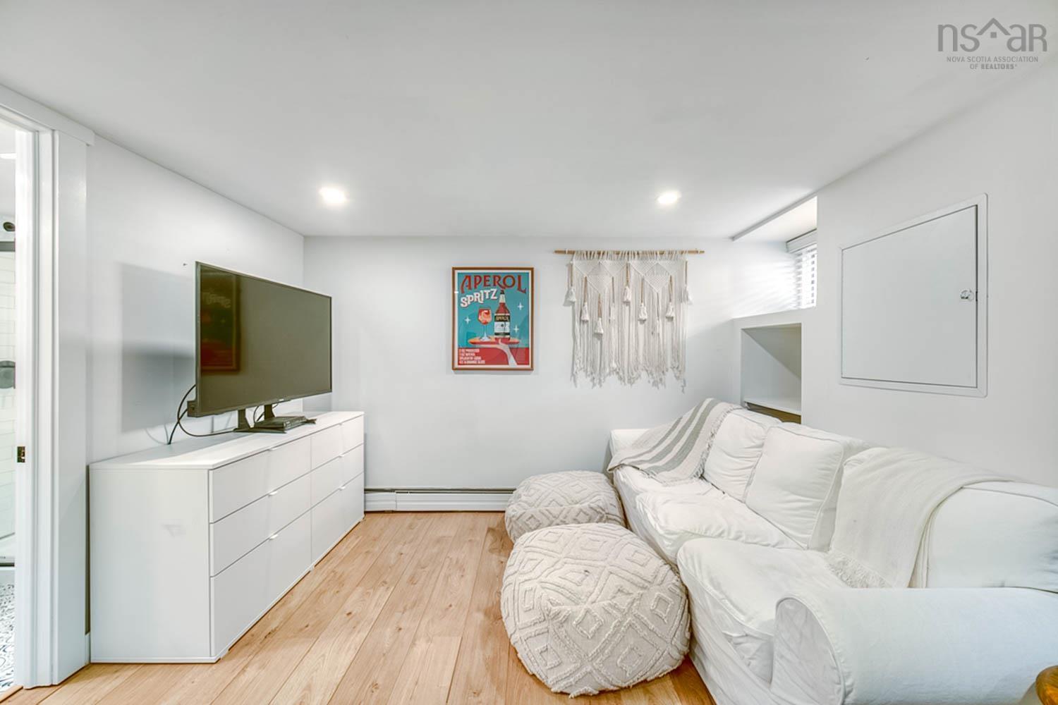 $1,398,800.00: 1973 Woodlawn Terrace, Halifax