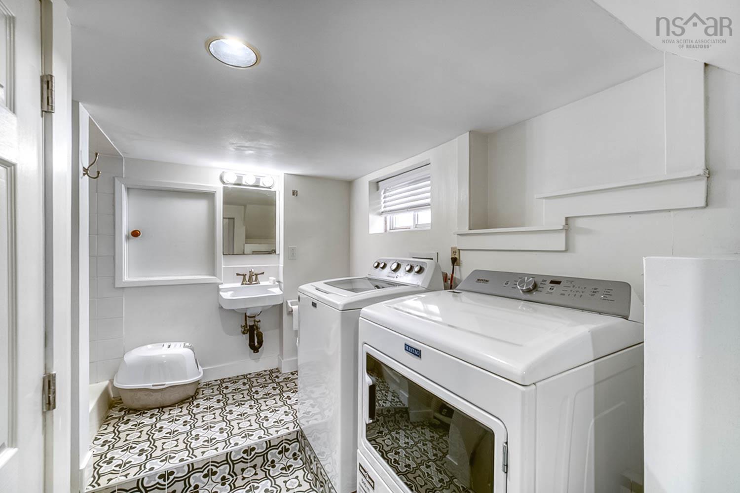 $1,398,800.00: 1973 Woodlawn Terrace, Halifax