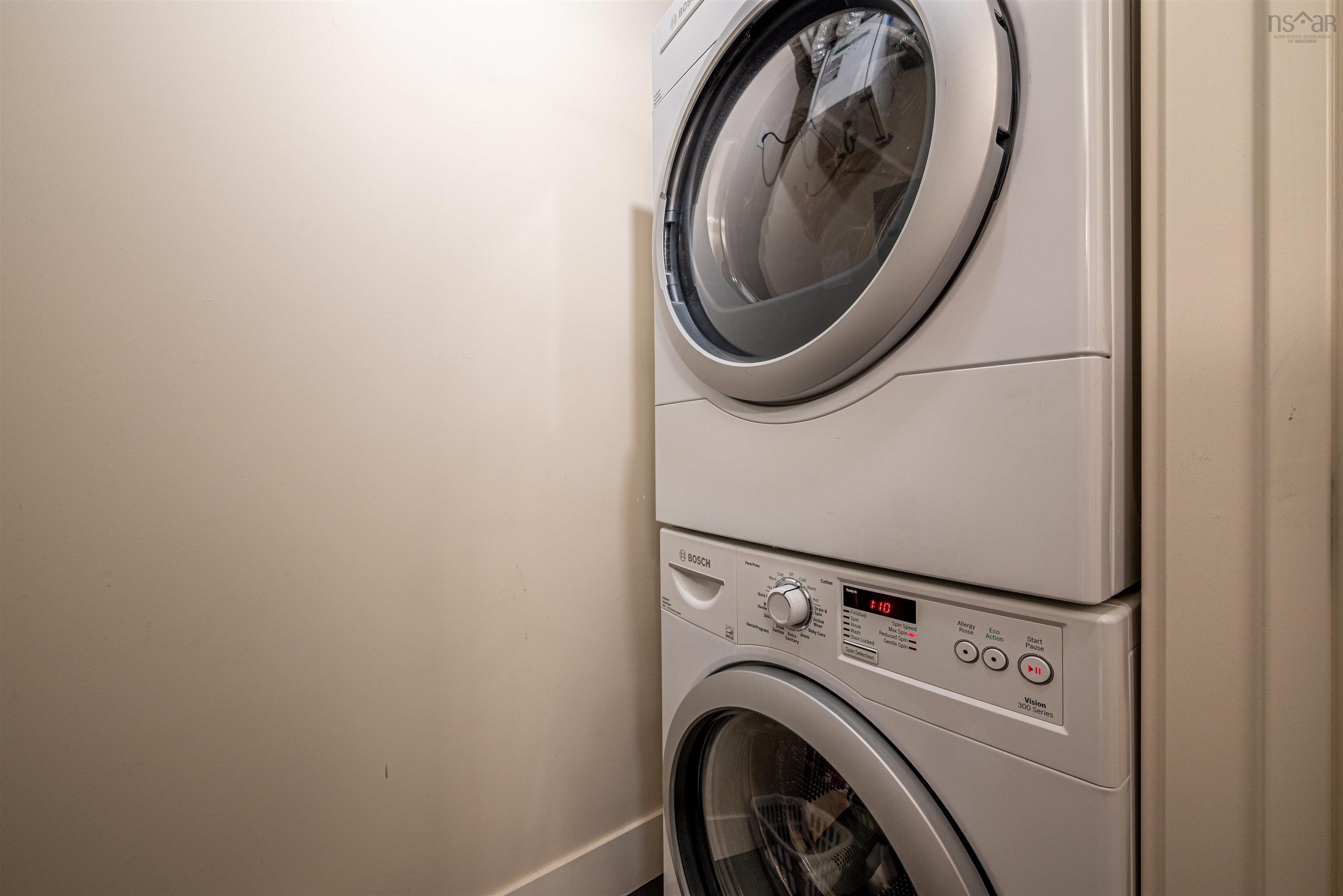 $475,000.00: 403 15 Kings Wharf Place, Dartmouth