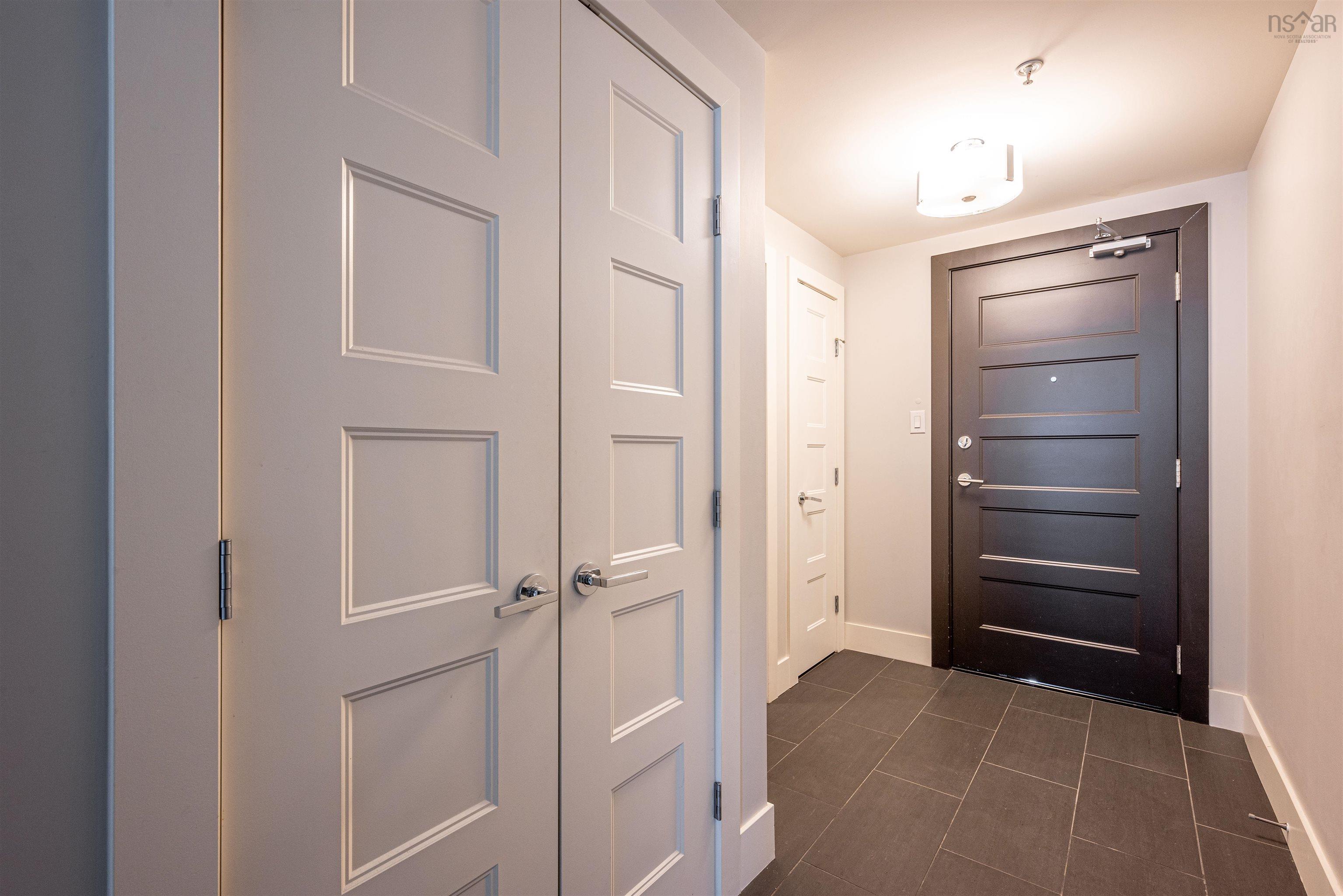 $475,000.00: 403 15 Kings Wharf Place, Dartmouth