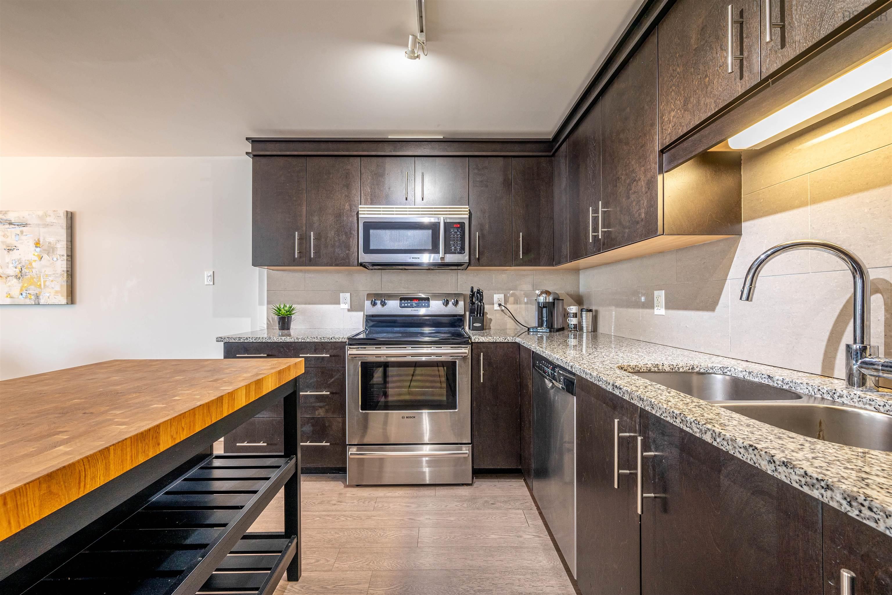 $475,000.00: 403 15 Kings Wharf Place, Dartmouth