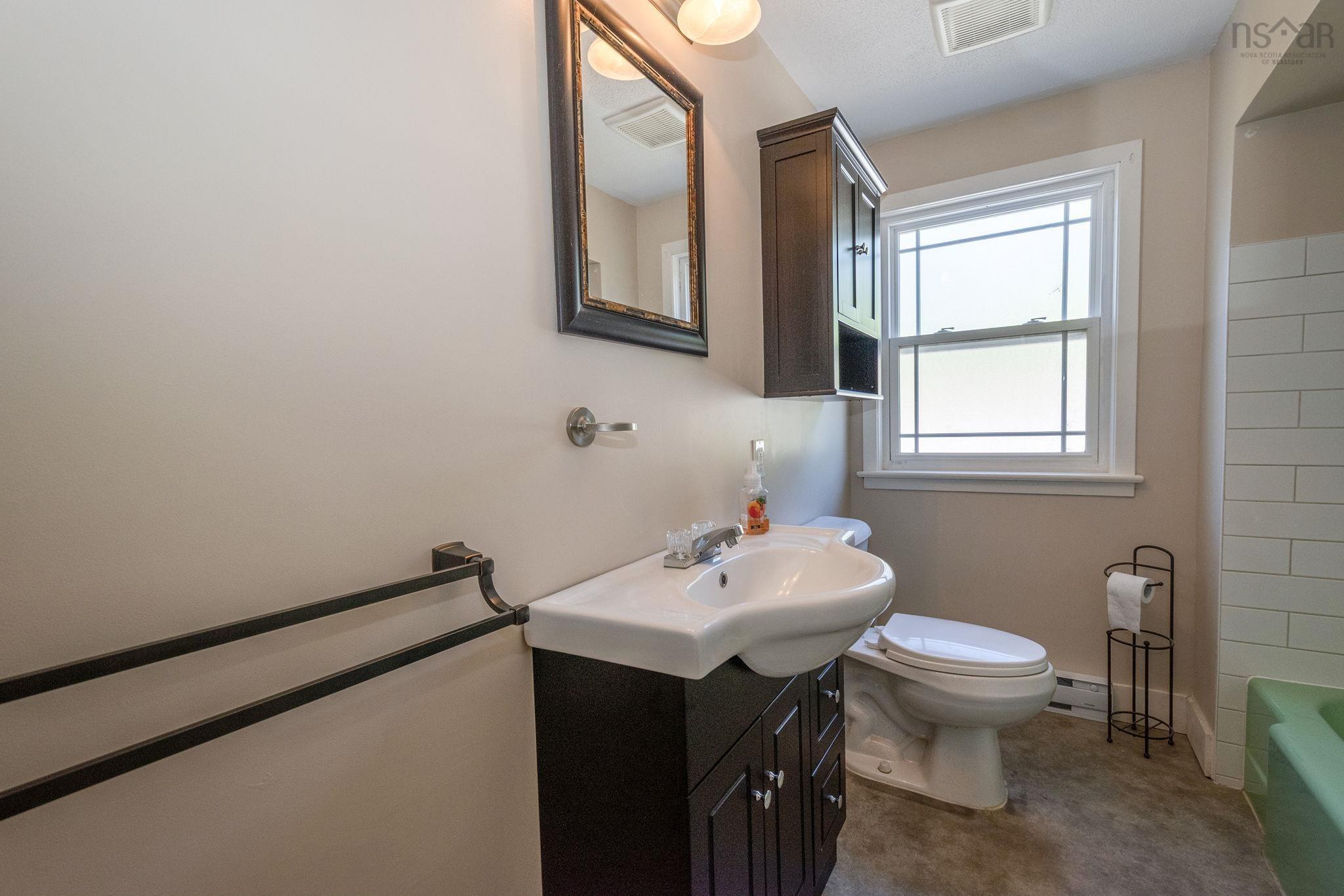 $339,900.00: 419 Main Street, Middleton