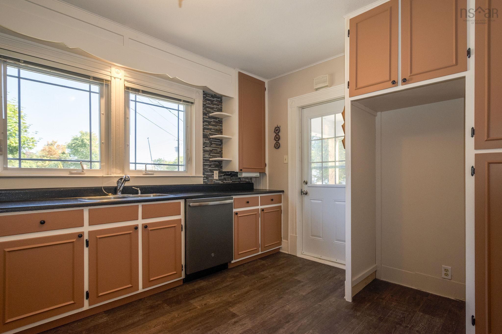 $339,900.00: 419 Main Street, Middleton