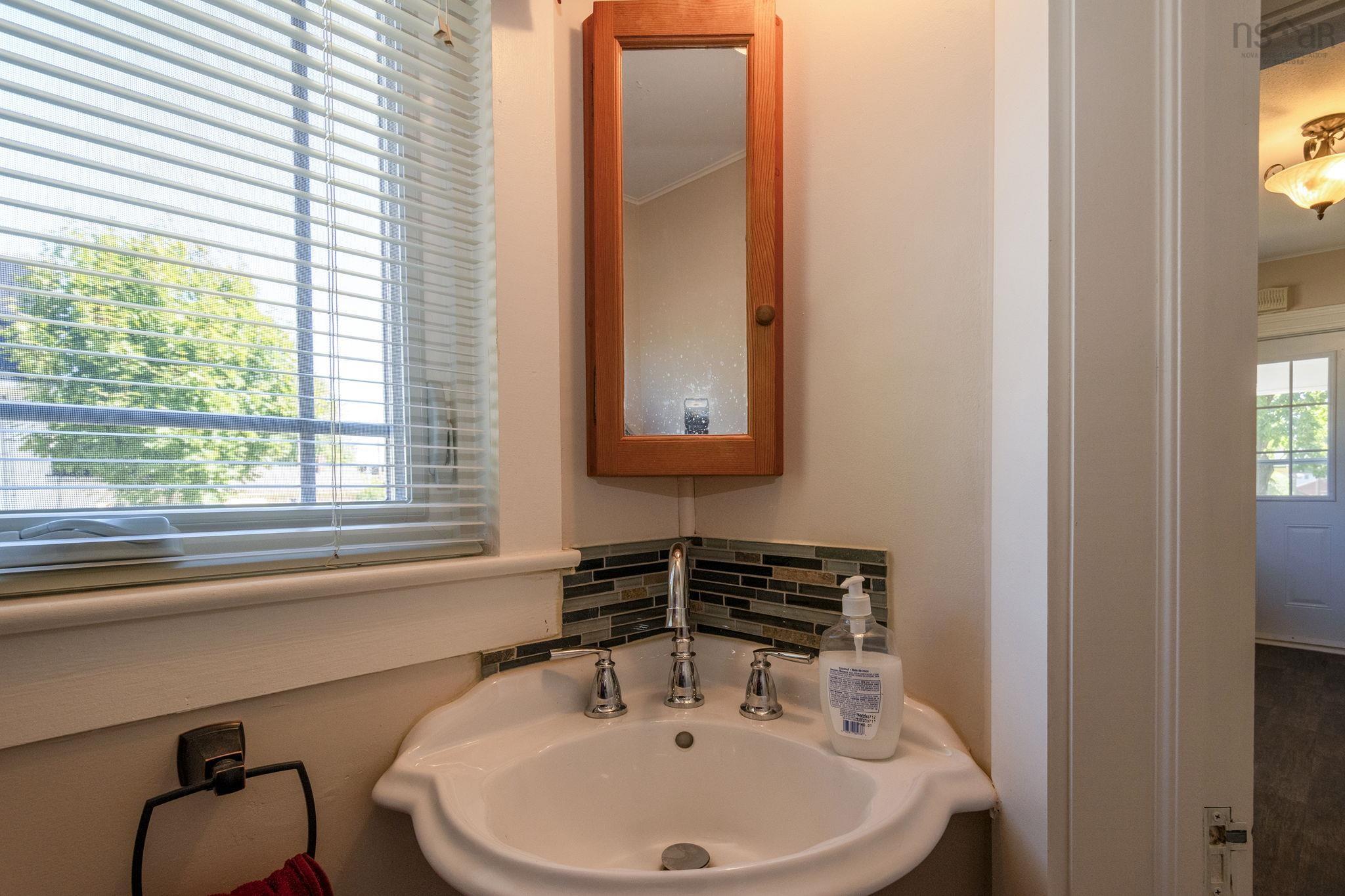 $339,900.00: 419 Main Street, Middleton