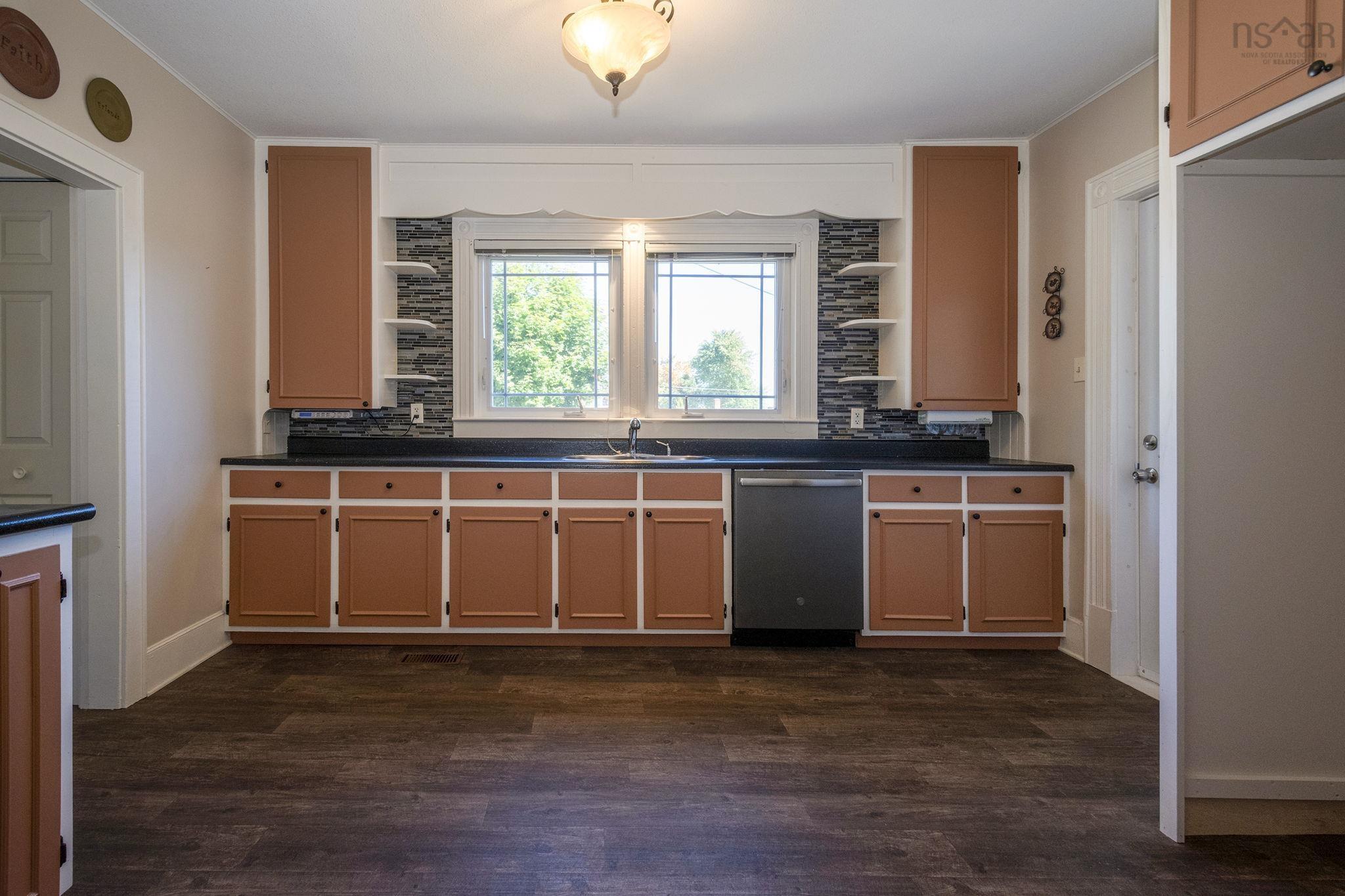 $339,900.00: 419 Main Street, Middleton