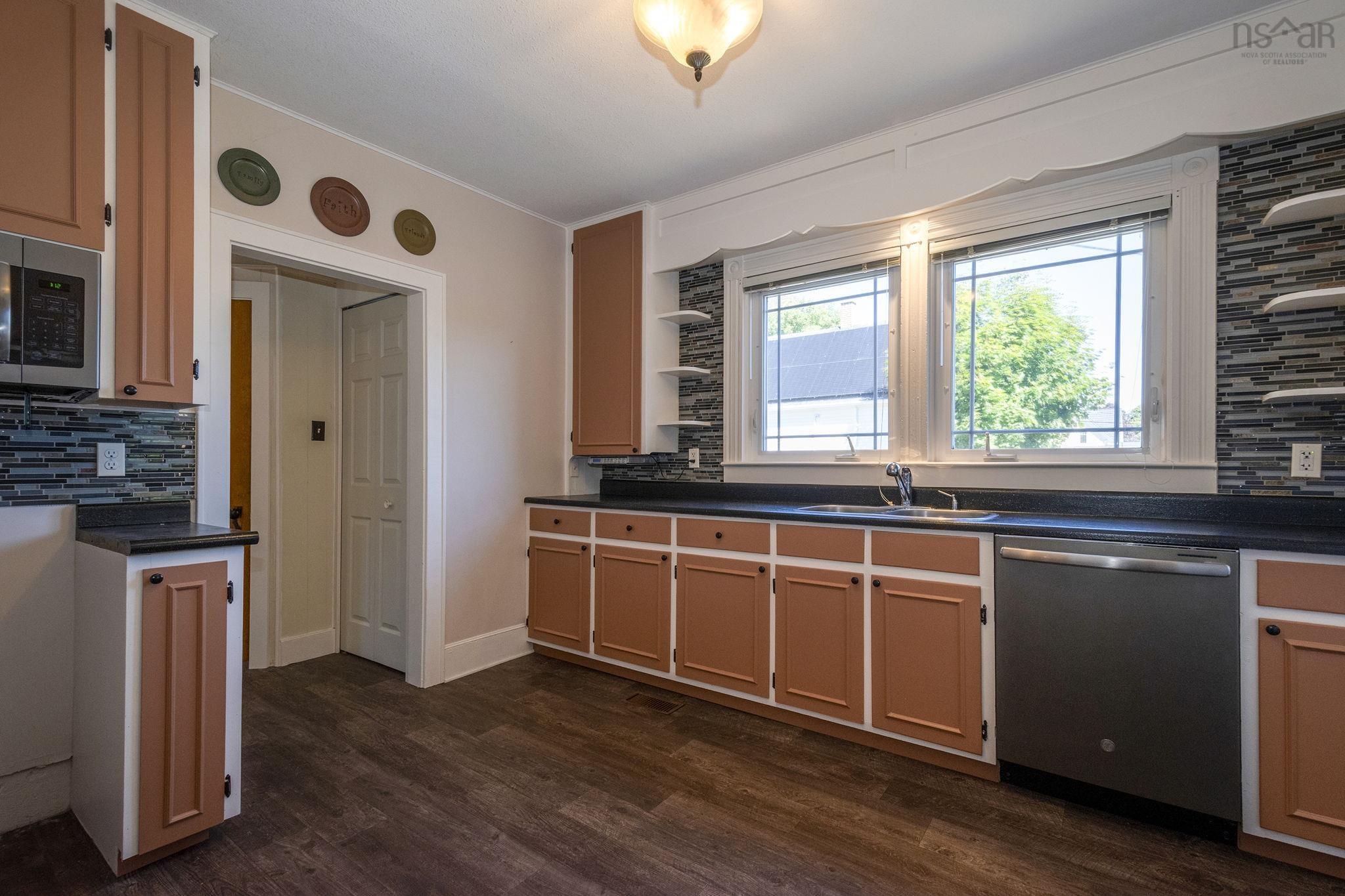 $339,900.00: 419 Main Street, Middleton