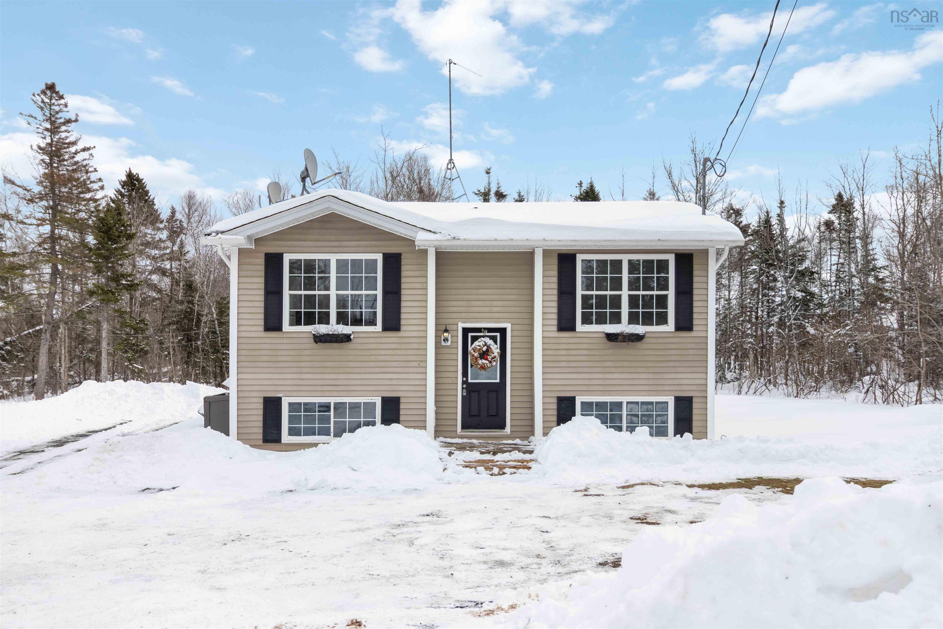 $399,900.00: 6324 Highway 236, Five Mile River