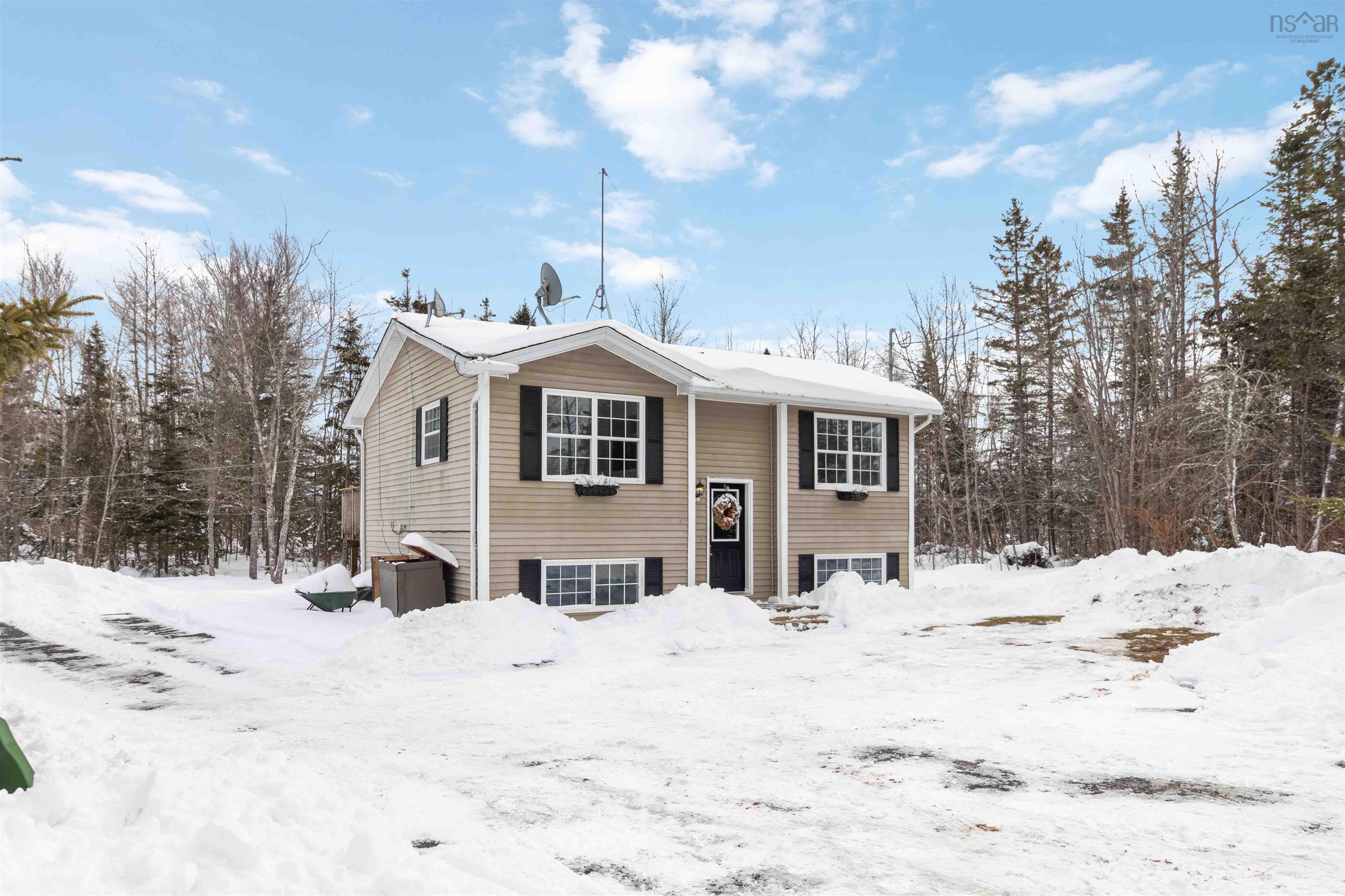 $399,900.00: 6324 Highway 236, Five Mile River