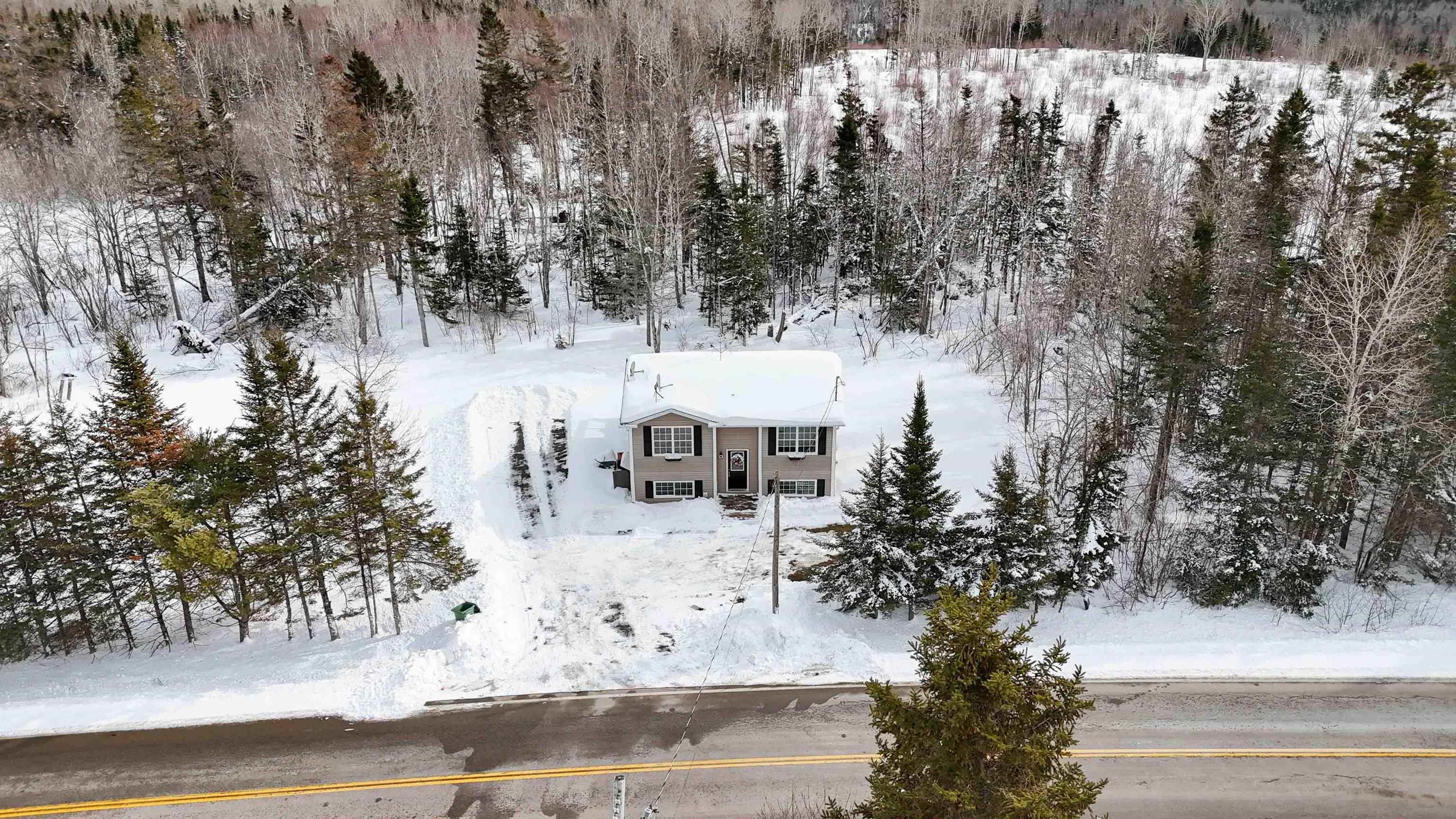 $399,900.00: 6324 Highway 236, Five Mile River