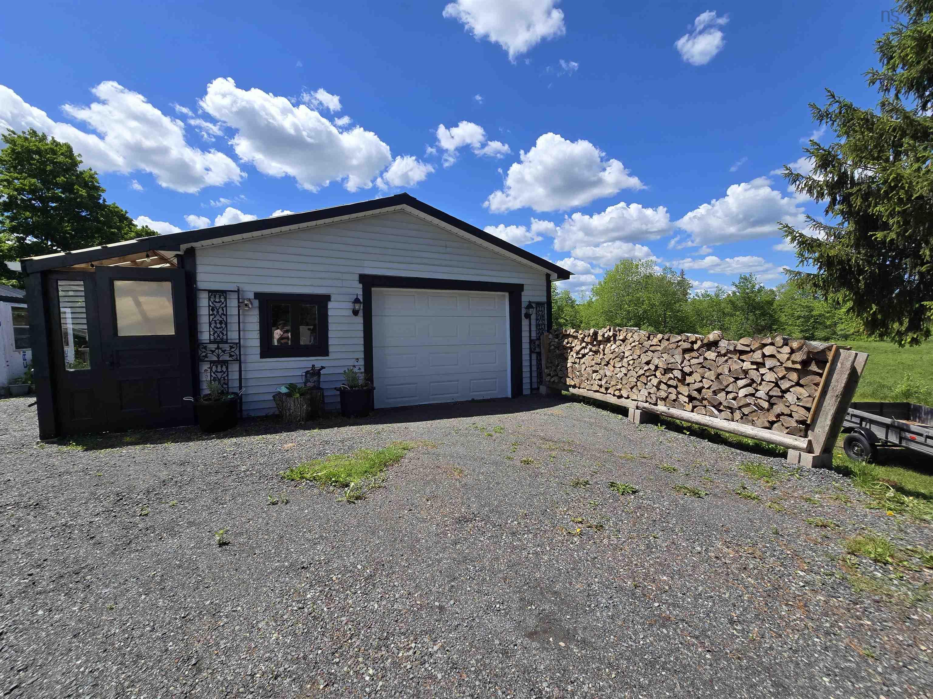 $334,900.00: 997 East River East Side Road, Glencoe