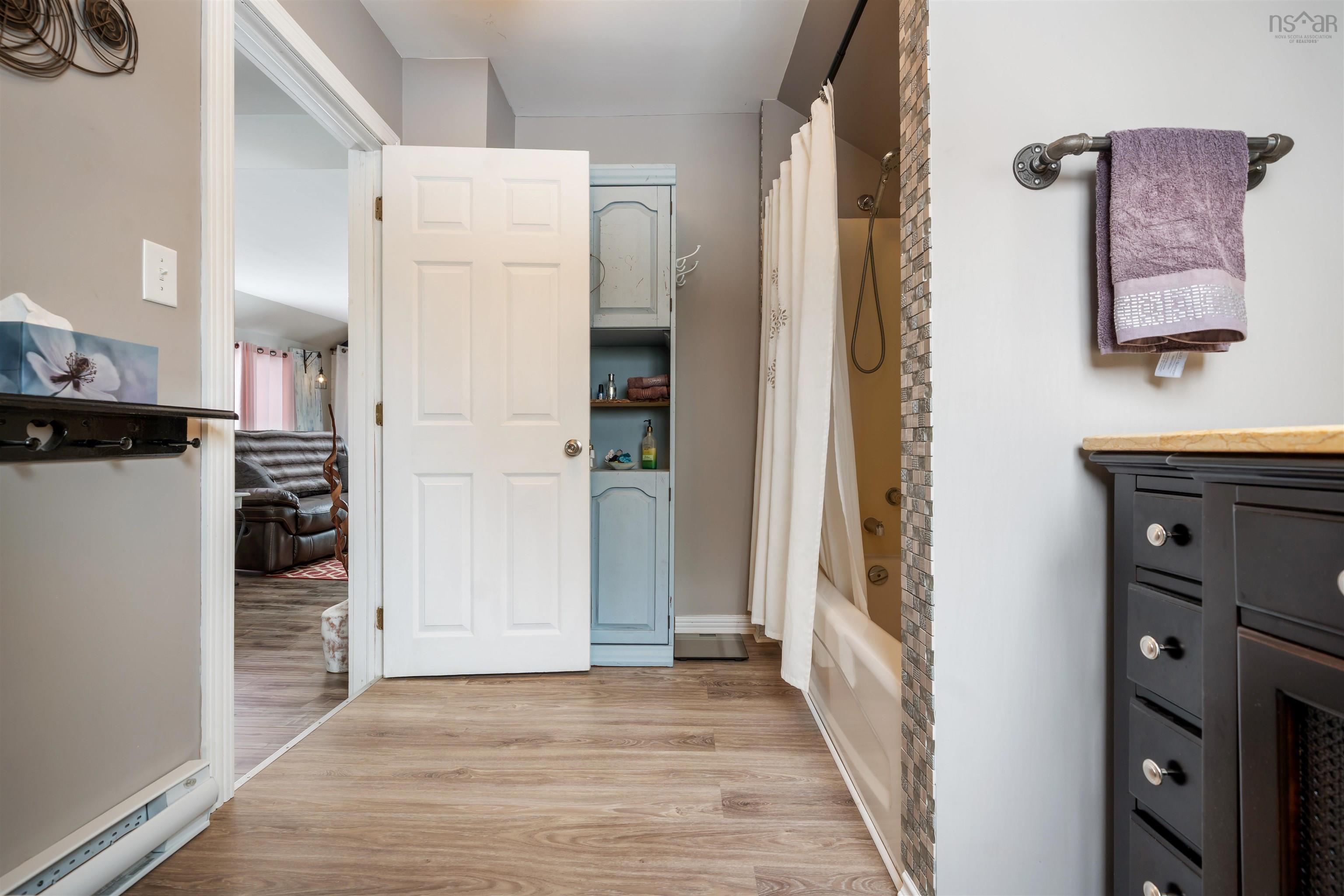 $385,000.00: 997 East River East Side Road, Glencoe