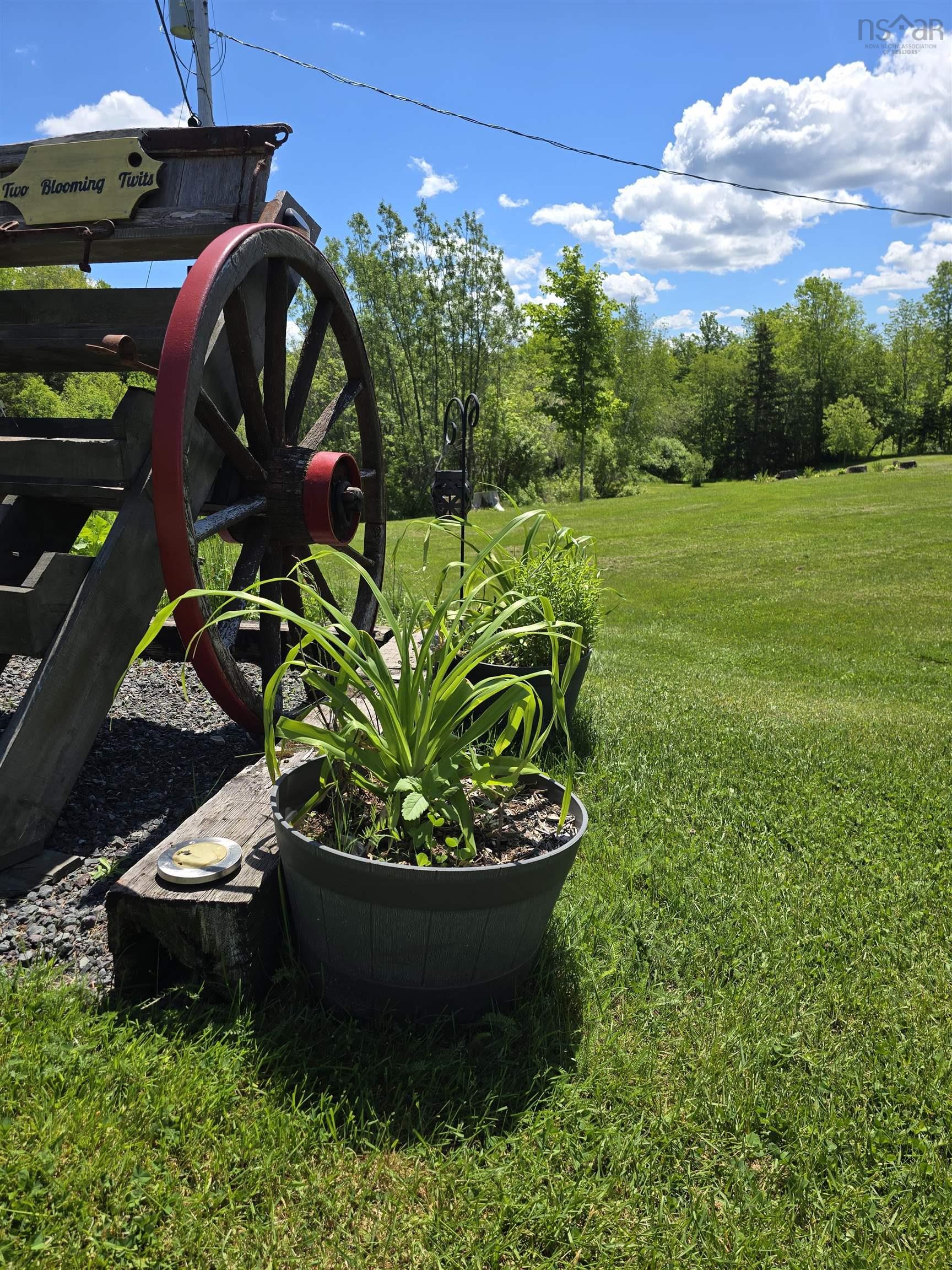 $334,900.00: 997 East River East Side Road, Glencoe
