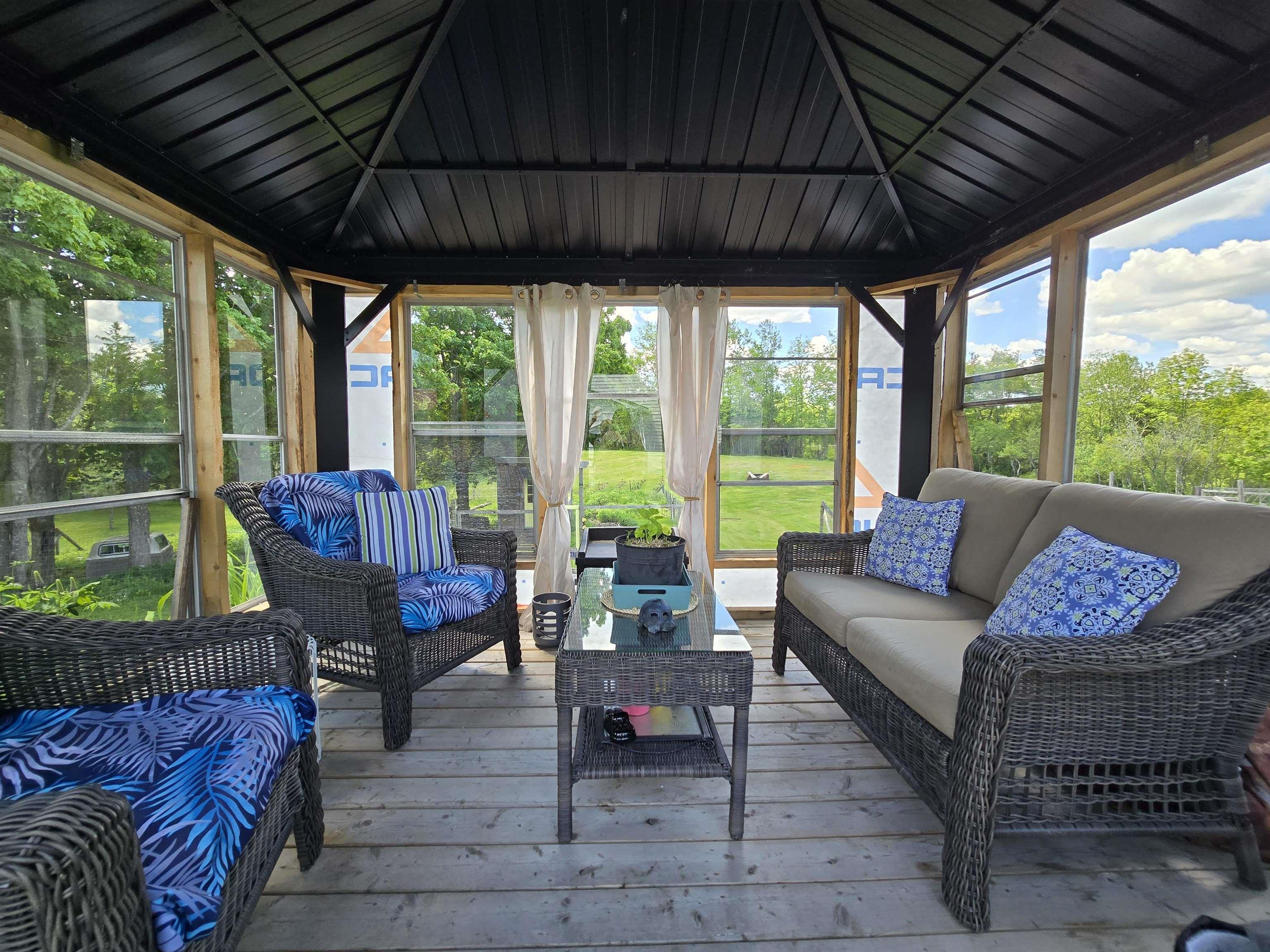 $334,900.00: 997 East River East Side Road, Glencoe