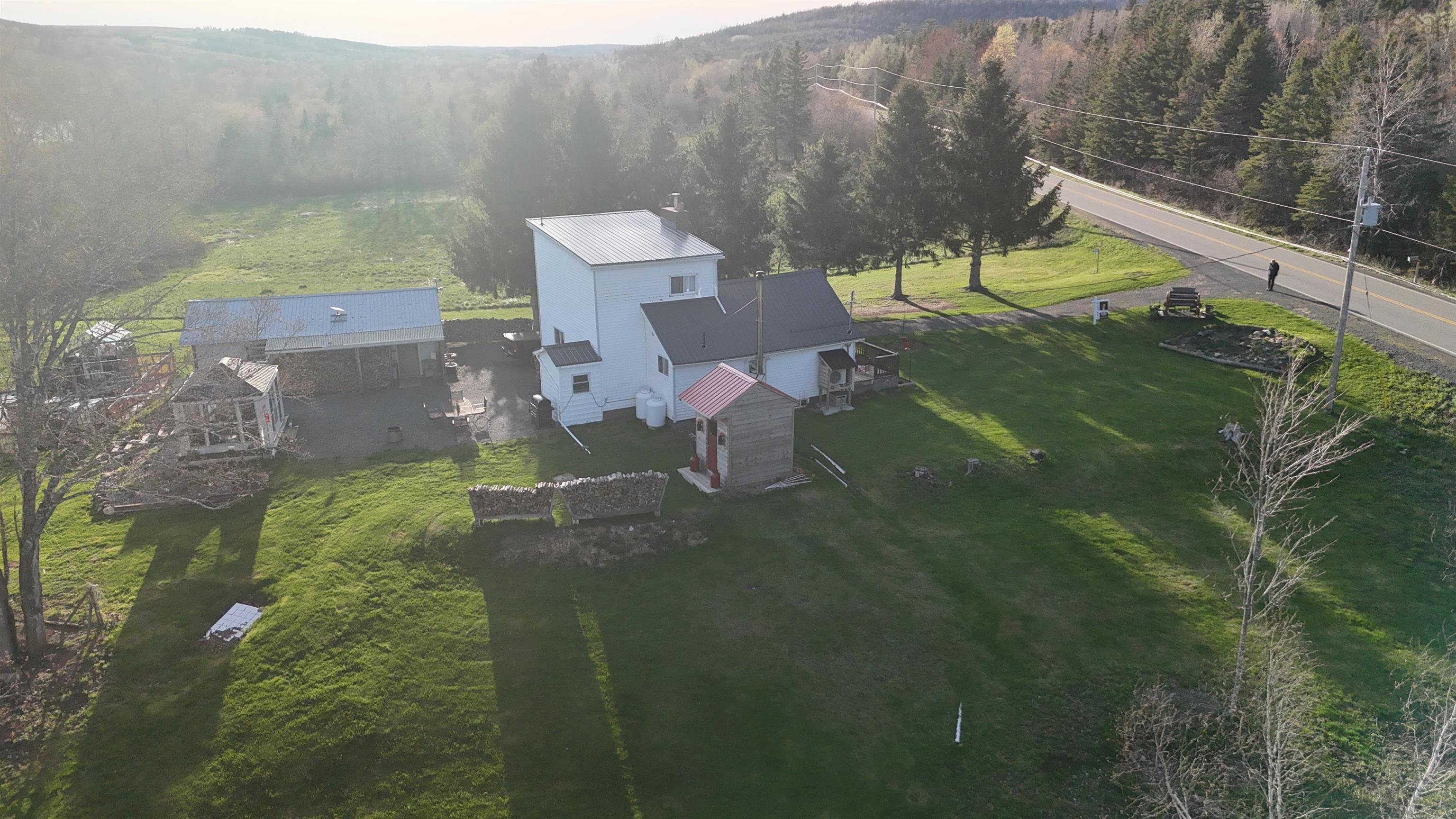 $334,900.00: 997 East River East Side Road, Glencoe