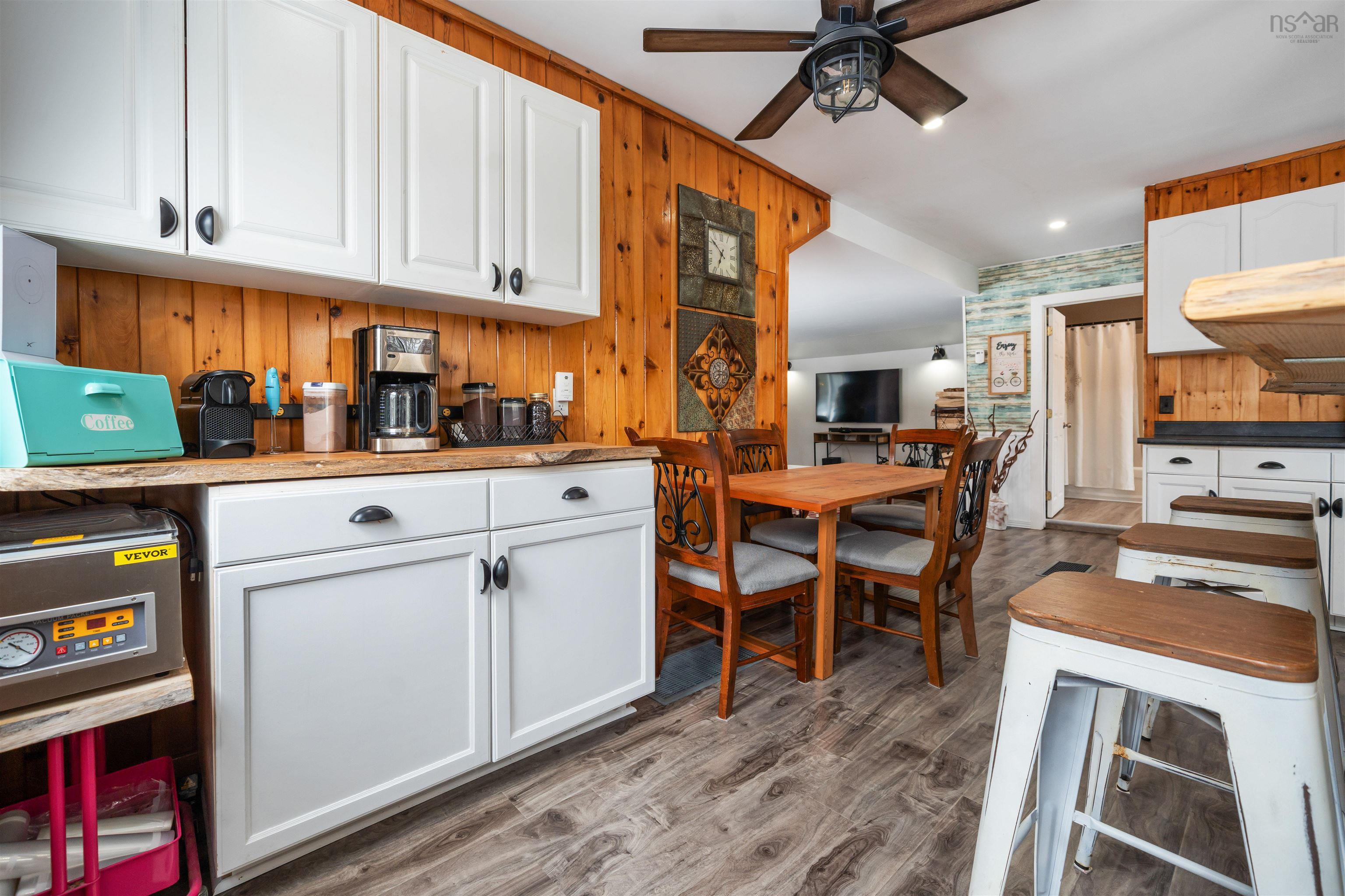 $334,900.00: 997 East River East Side Road, Glencoe