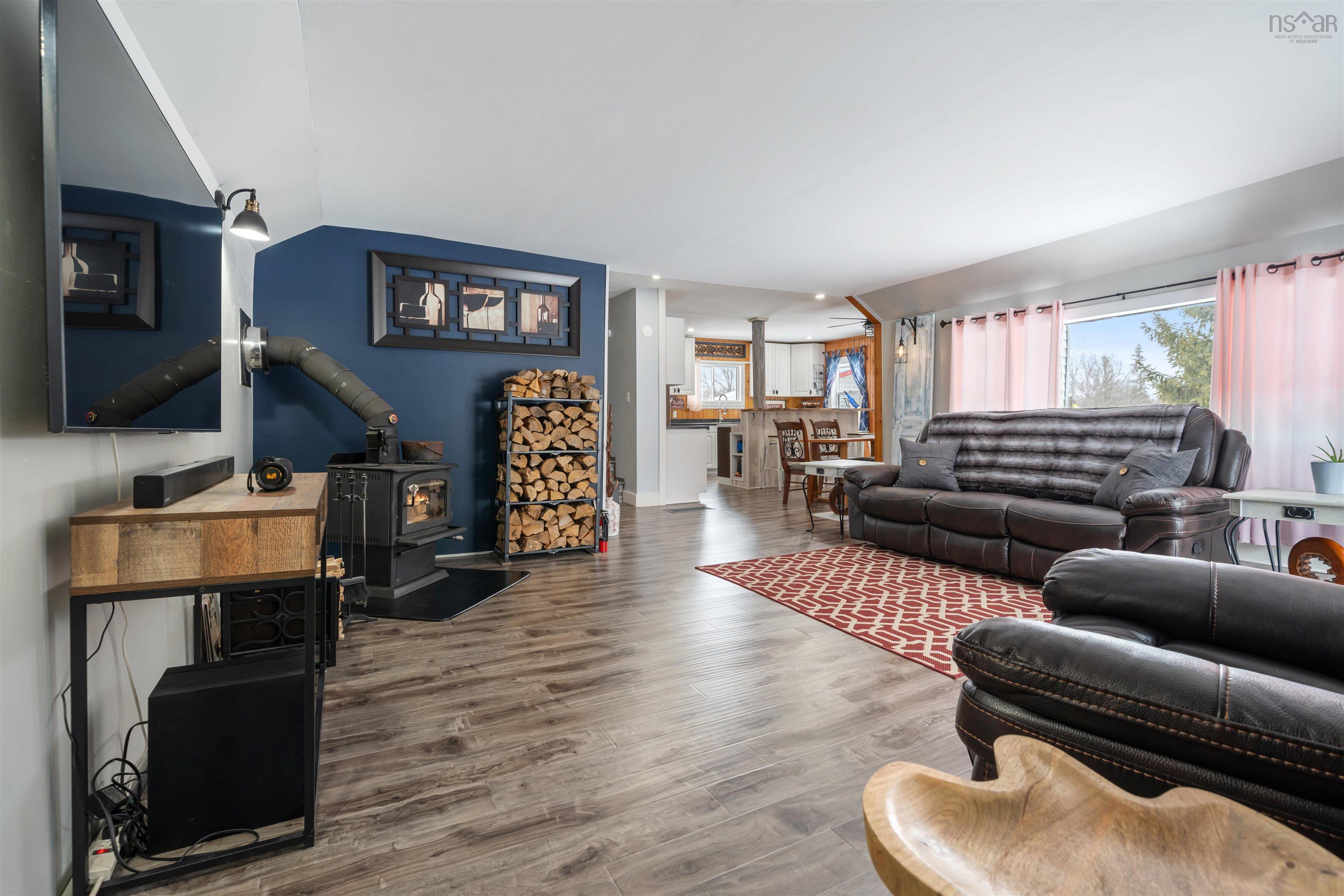 $334,900.00: 997 East River East Side Road, Glencoe