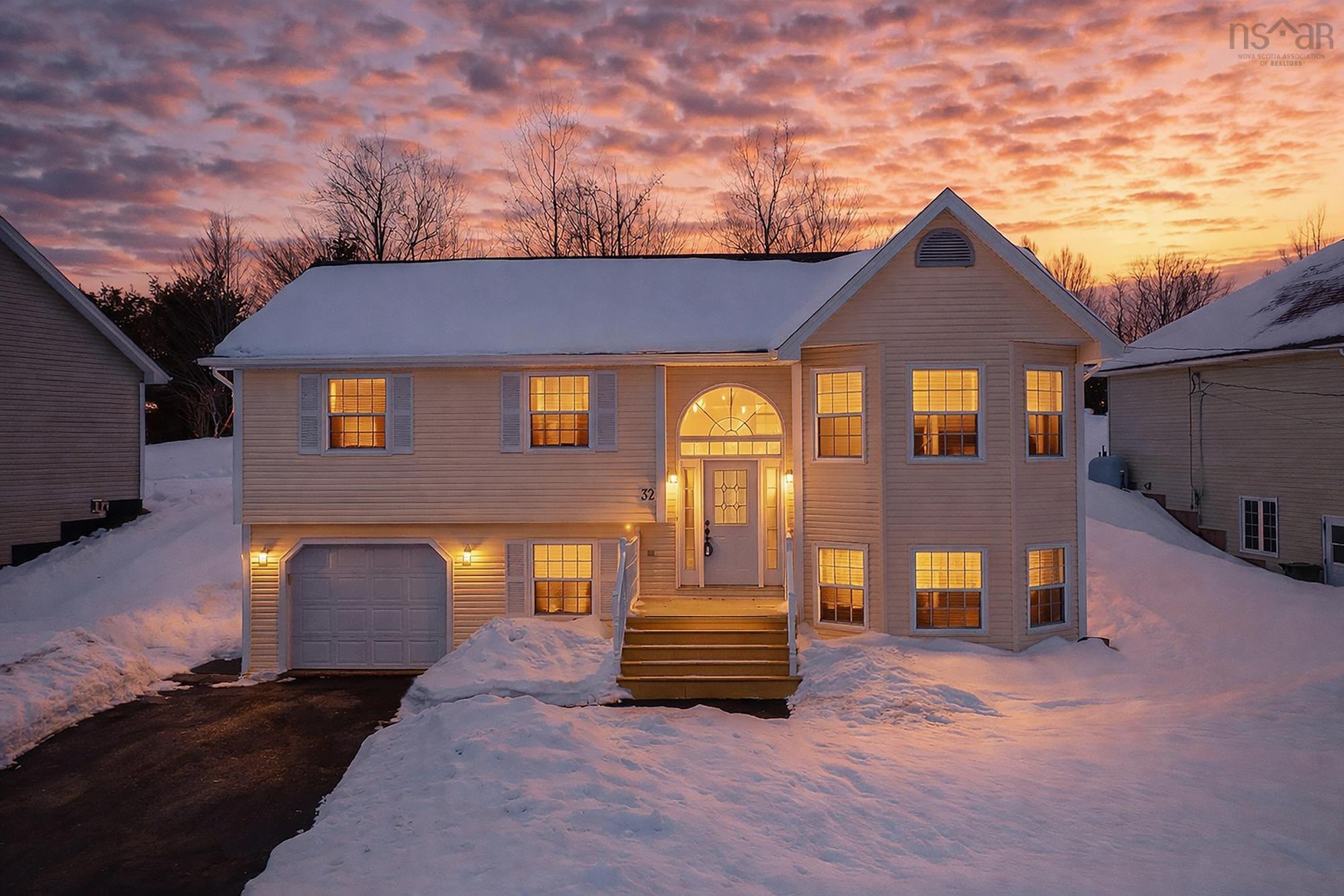 $584,700.00: 32 Falcon Crest Court, Middle Sackville