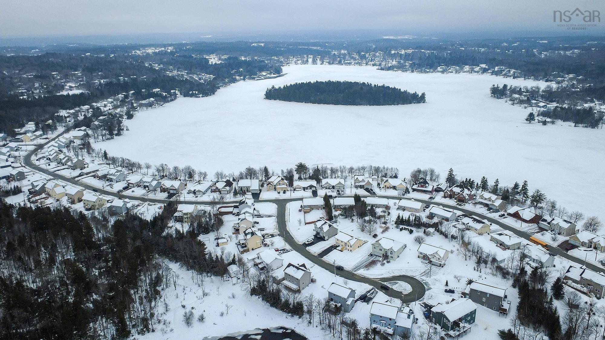 $584,700.00: 32 Falcon Crest Court, Middle Sackville