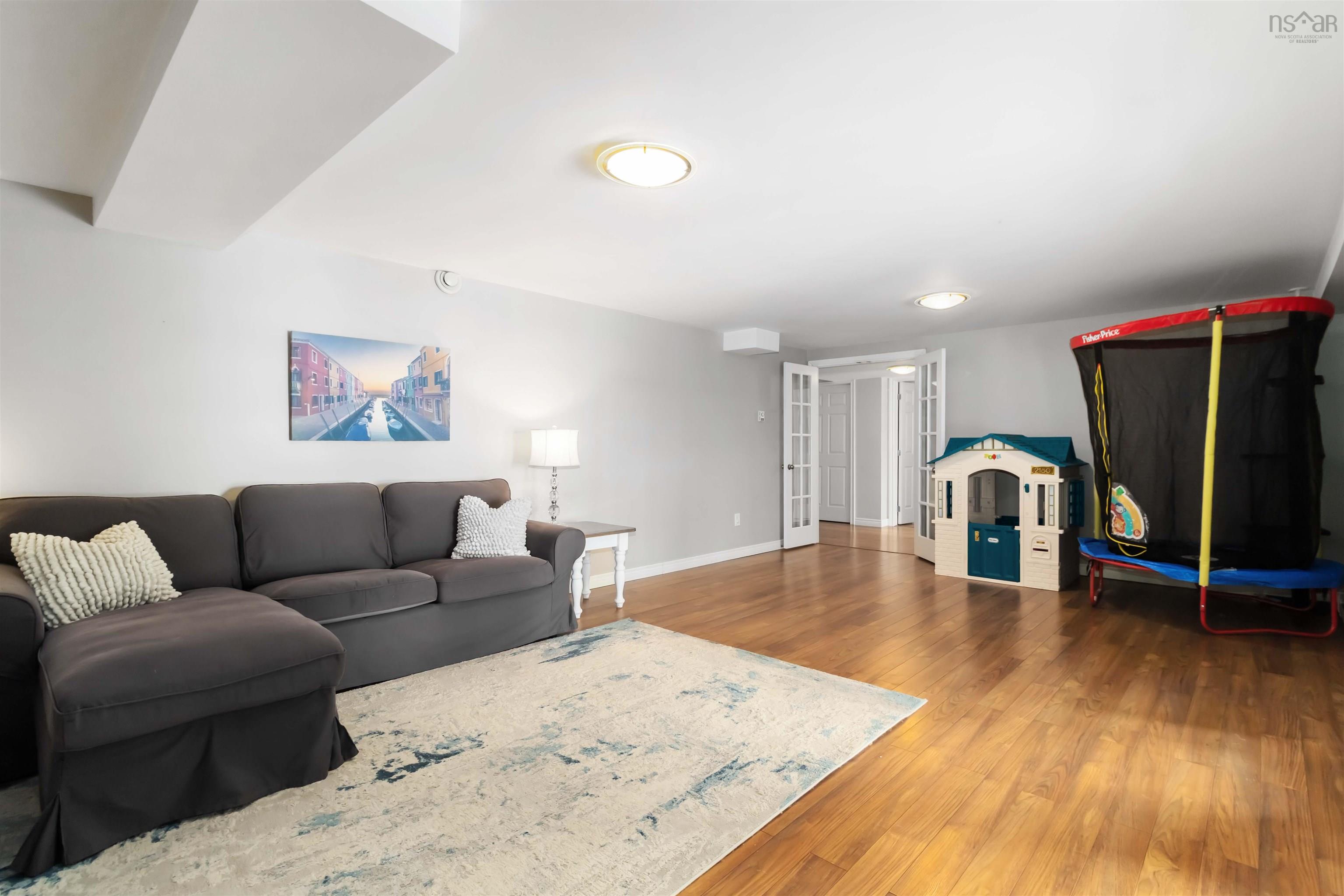 $749,900.00: 205 Homestead Estate Drive, Italy Cross