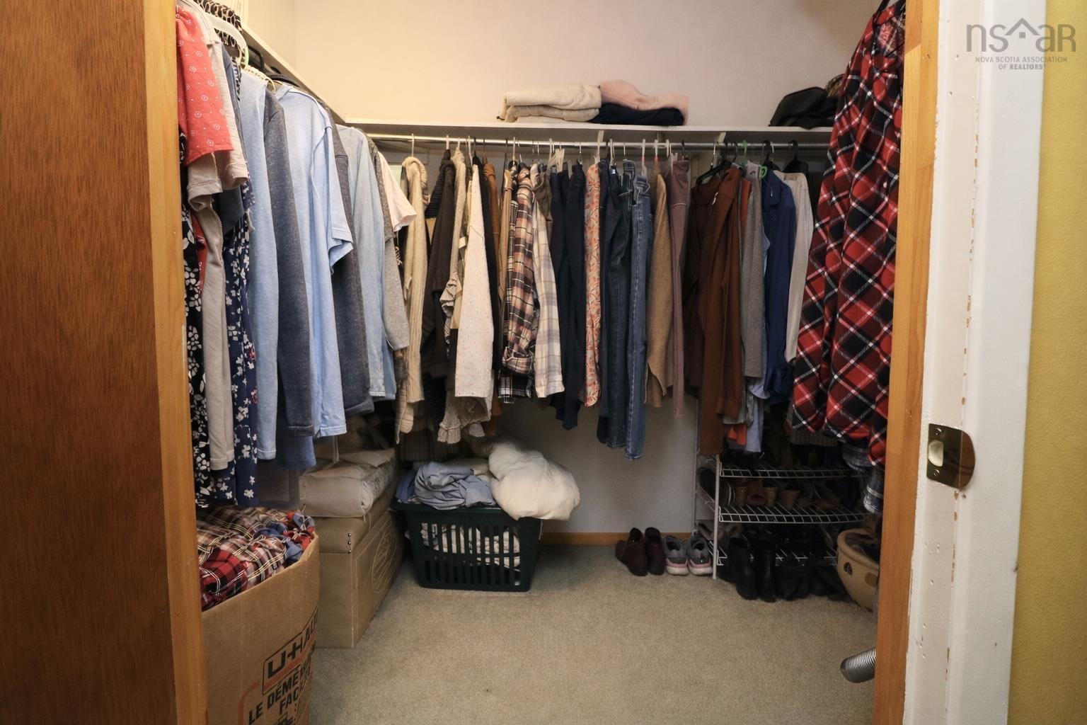 $449,900.00: 1 Oakridge Drive, Brookside