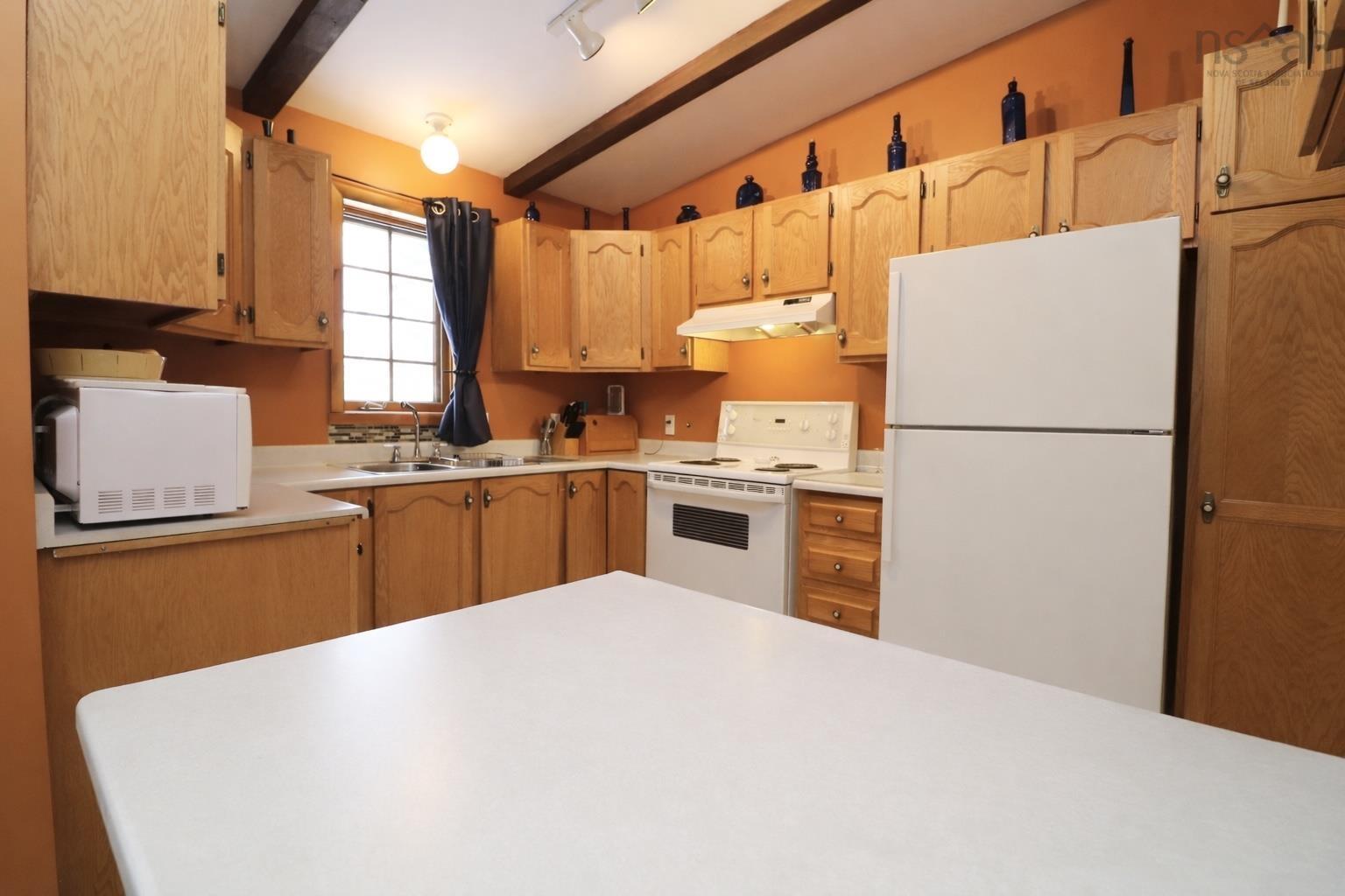 $449,900.00: 1 Oakridge Drive, Brookside