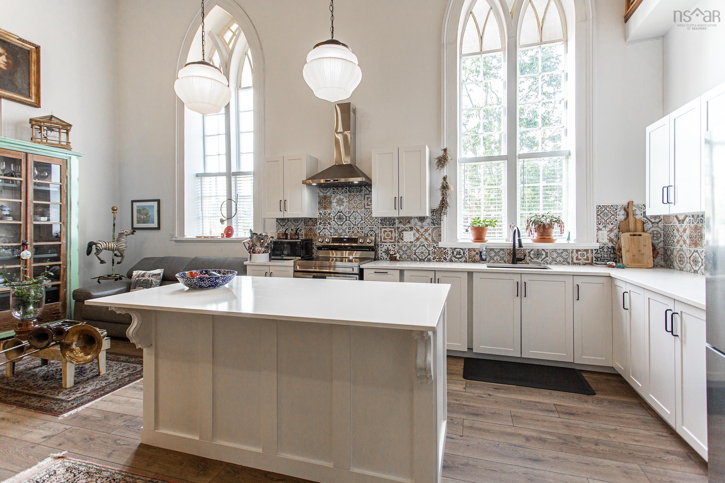 $485,000.00: 579 Main Street, Lawrencetown