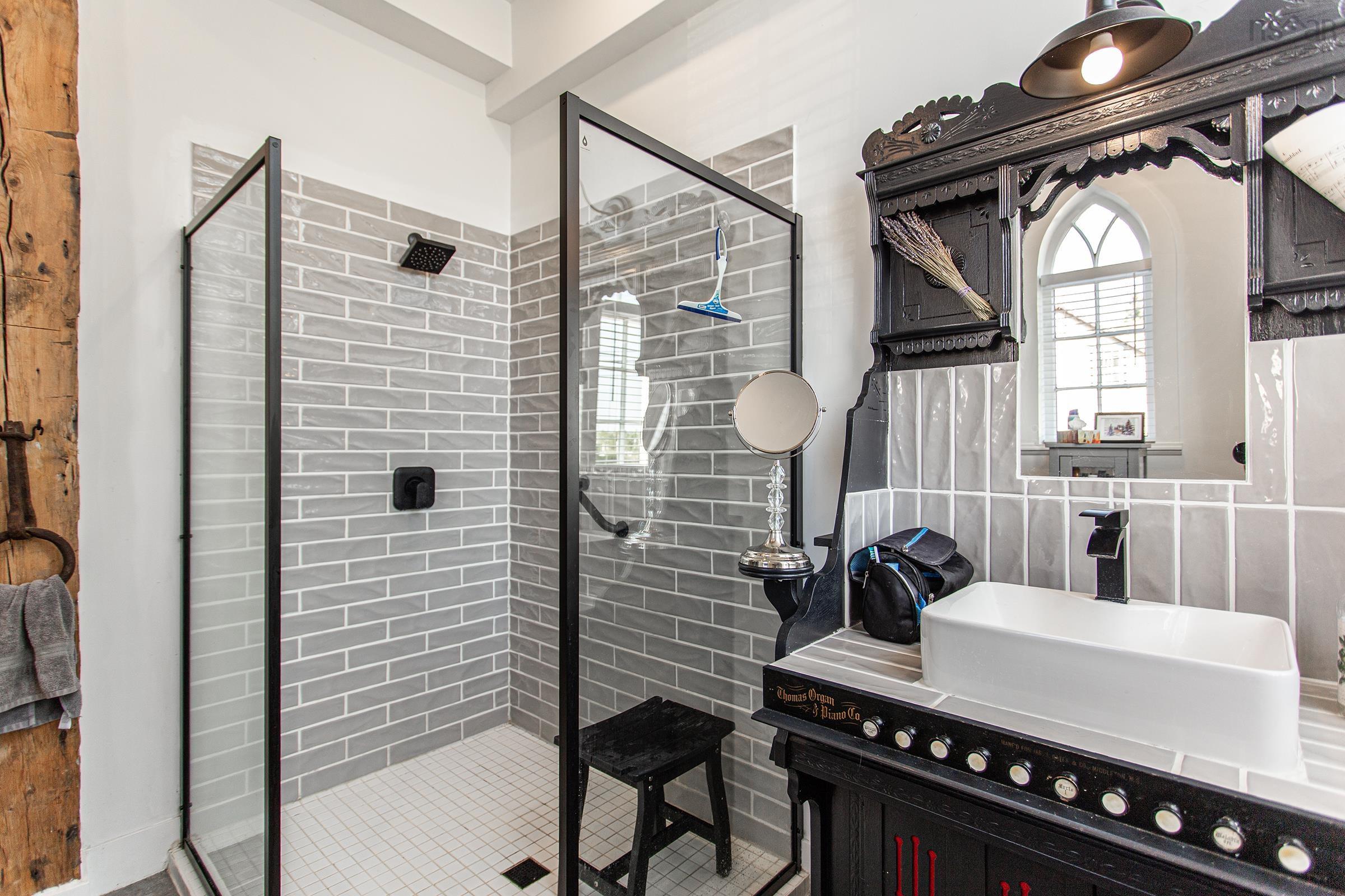 $485,000.00: 579 Main Street, Lawrencetown