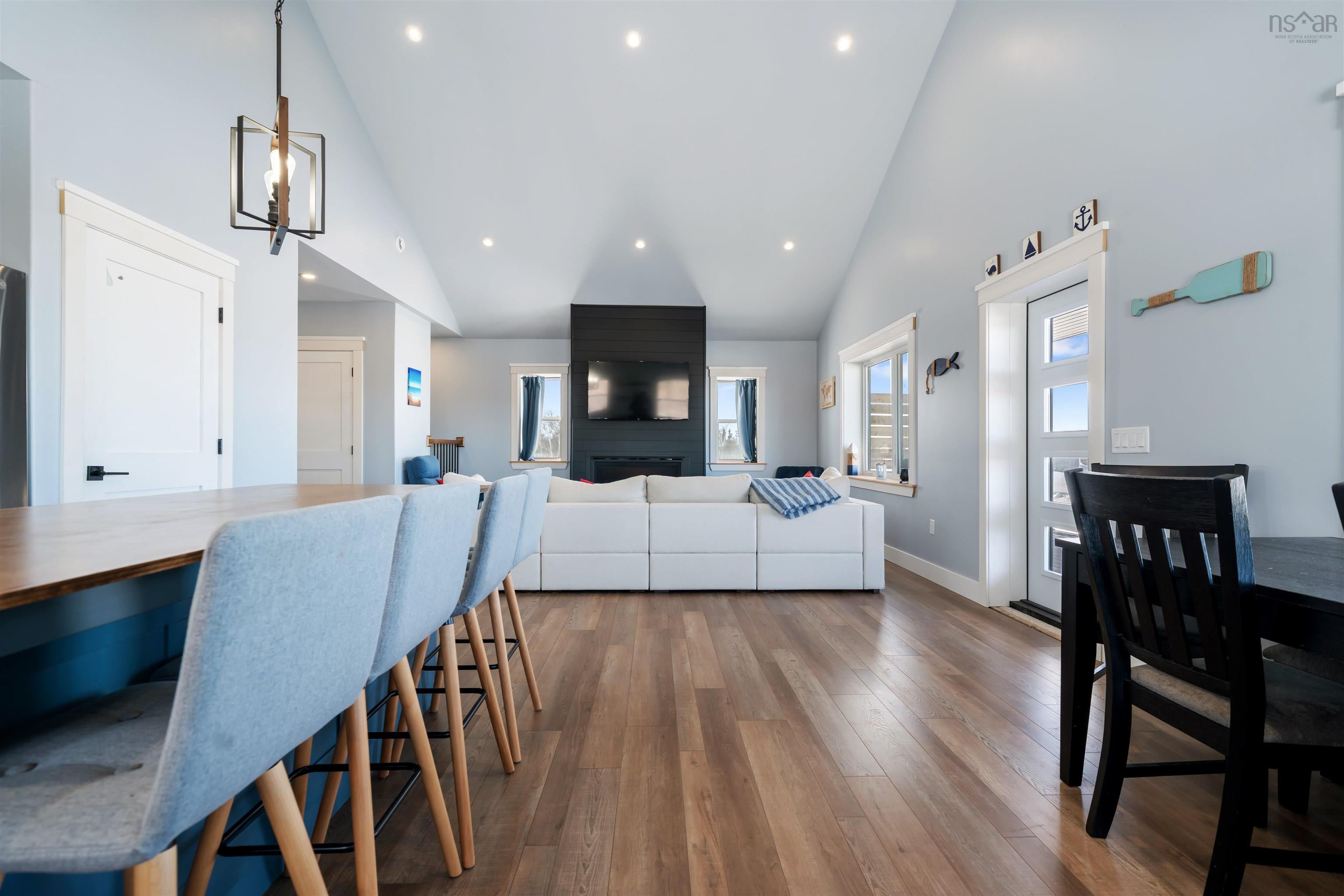 $759,900.00: 136 Thompson Drive, Ponds