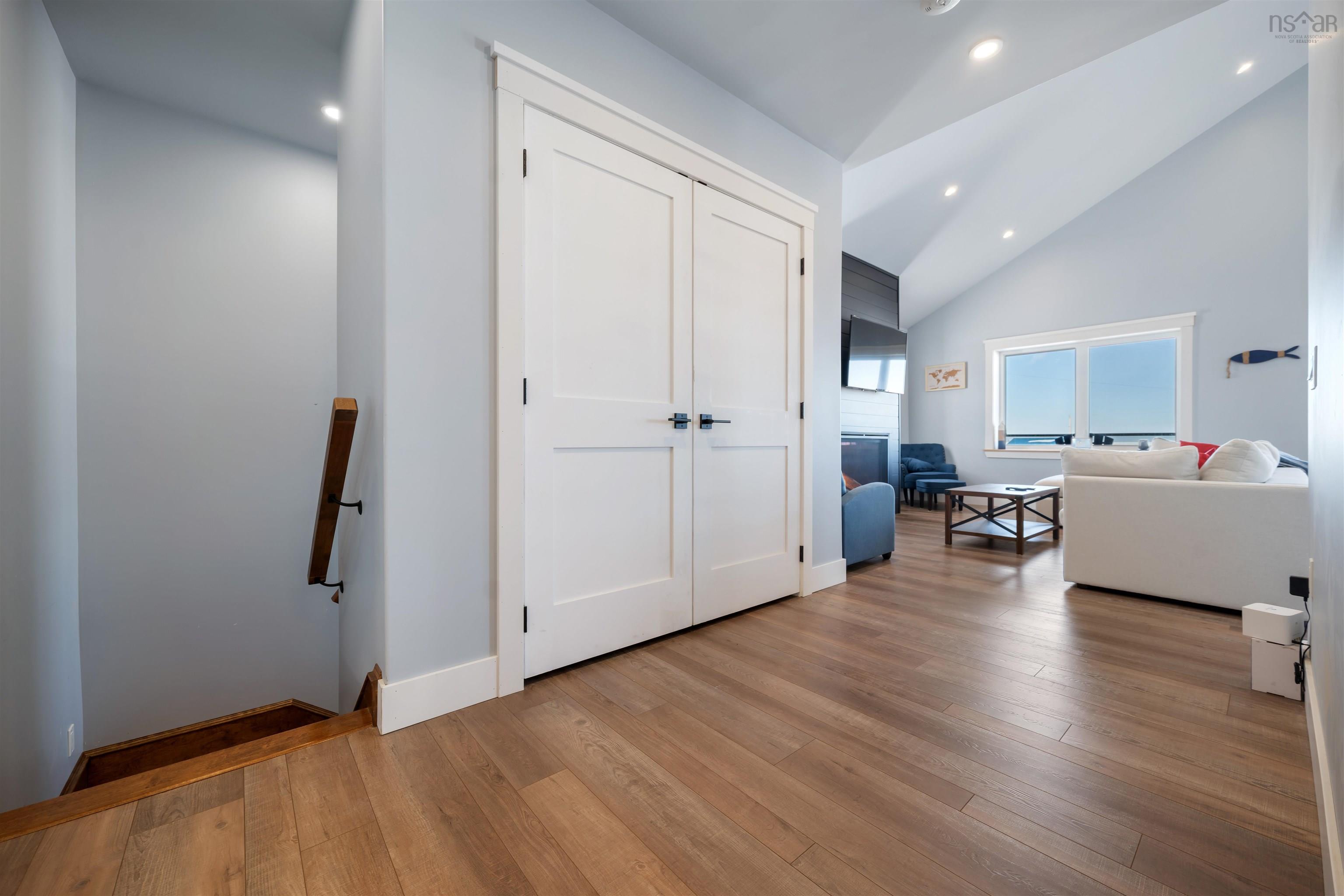 $759,900.00: 136 Thompson Drive, Ponds