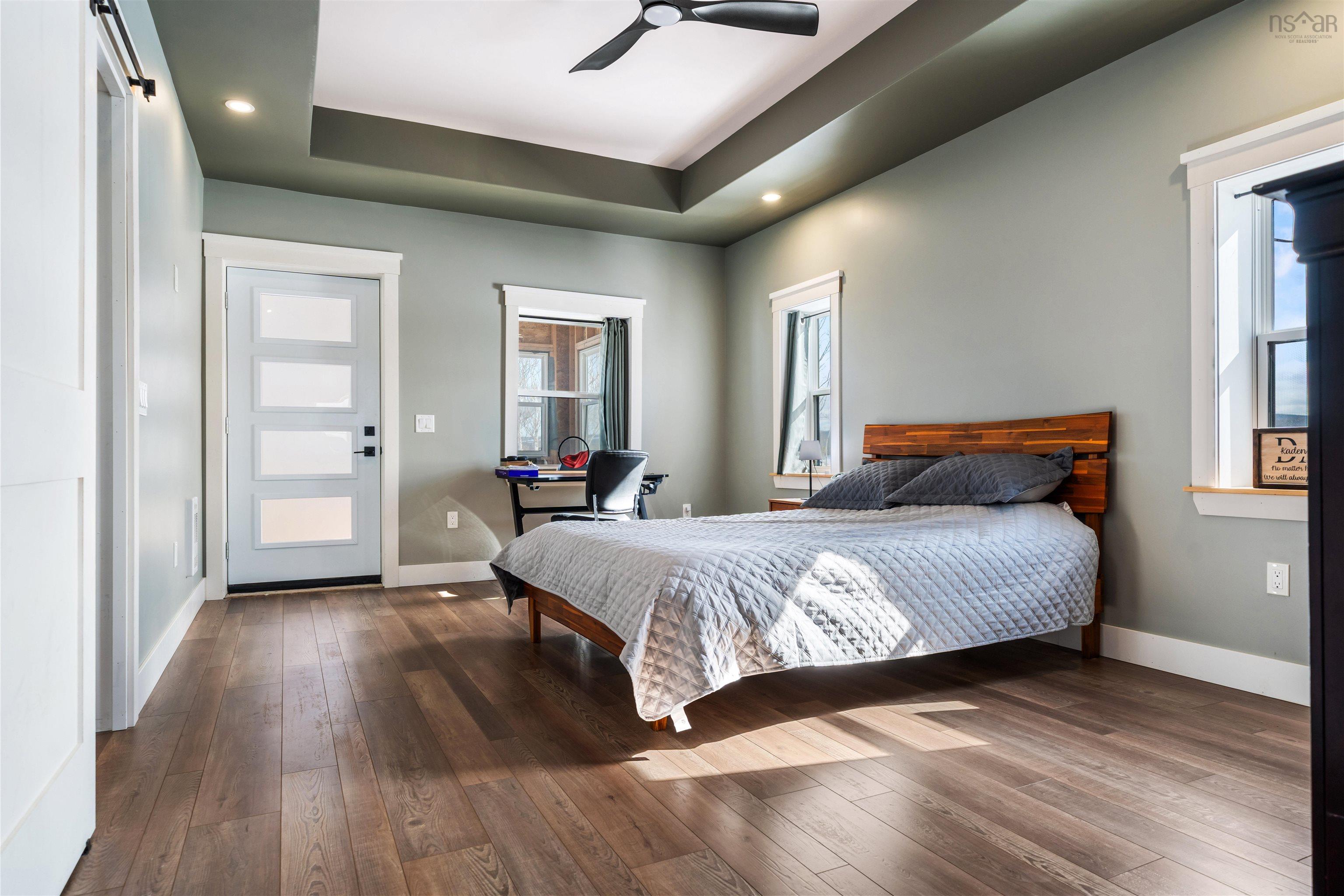 $759,900.00: 136 Thompson Drive, Ponds