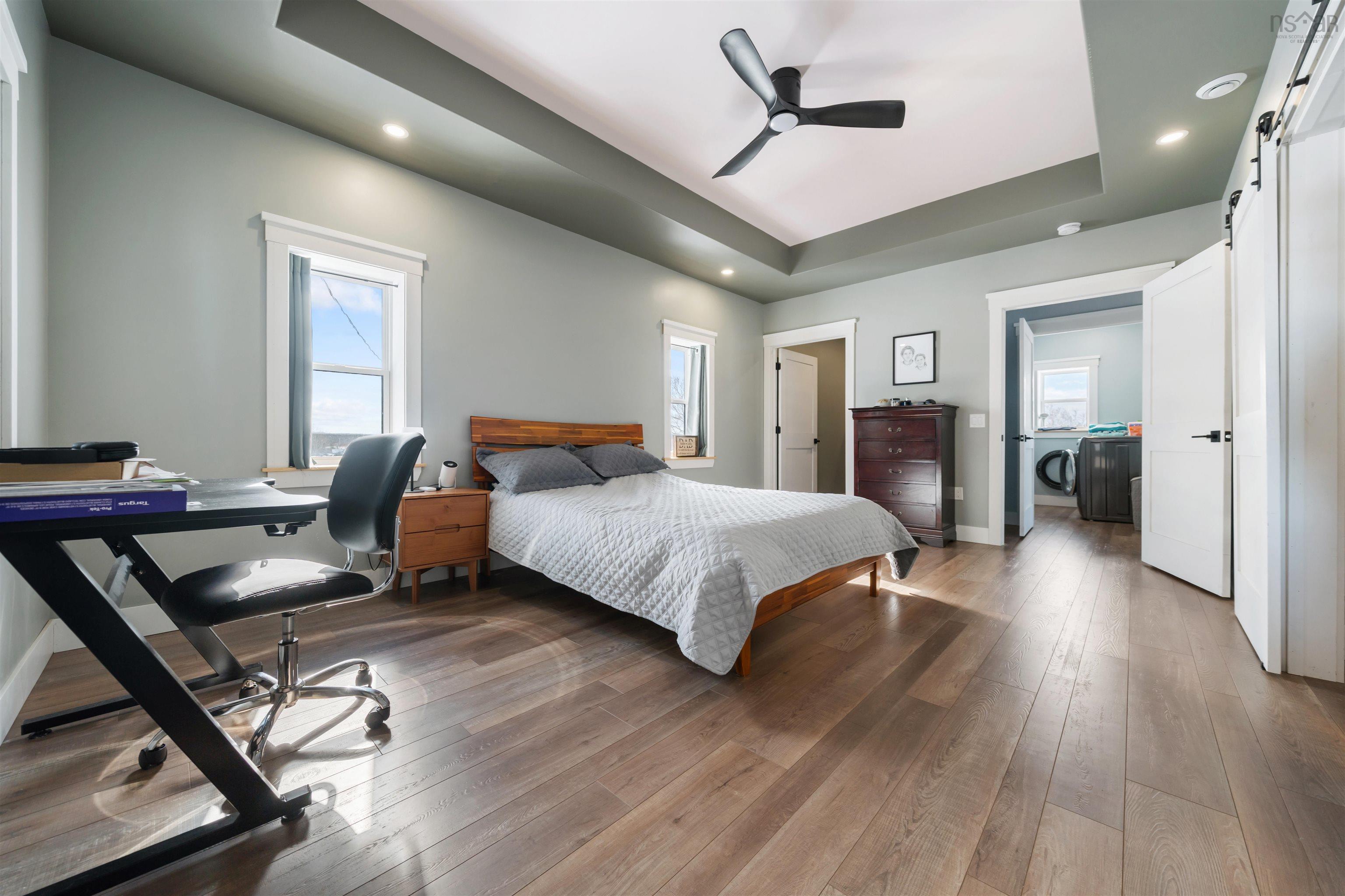 $759,900.00: 136 Thompson Drive, Ponds