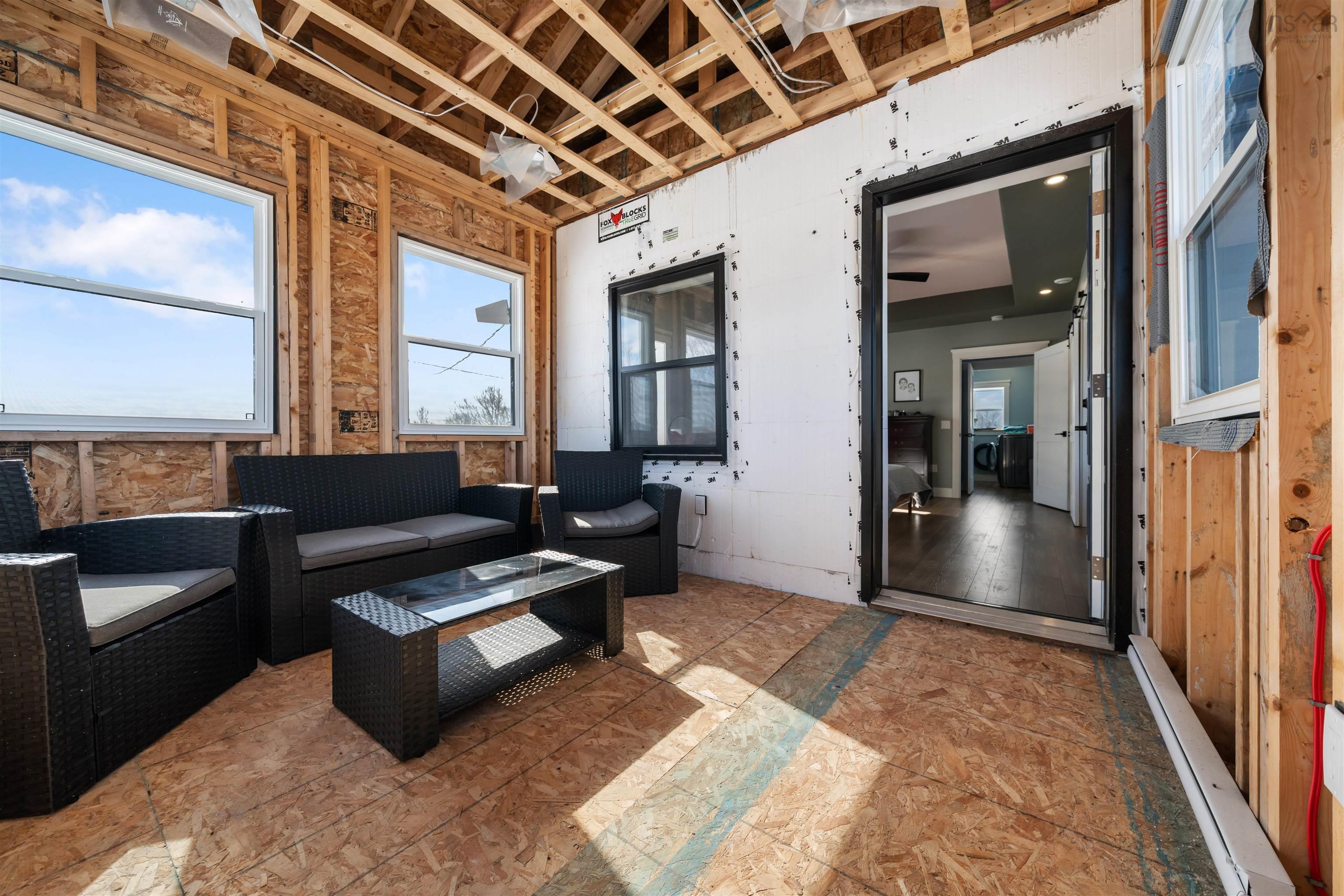 $759,900.00: 136 Thompson Drive, Ponds