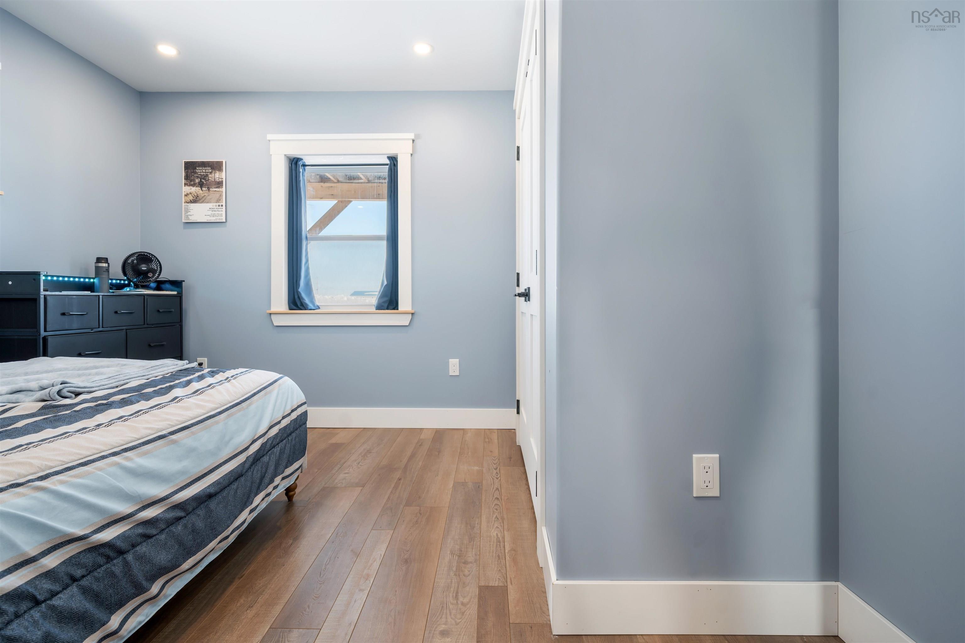 $759,900.00: 136 Thompson Drive, Ponds