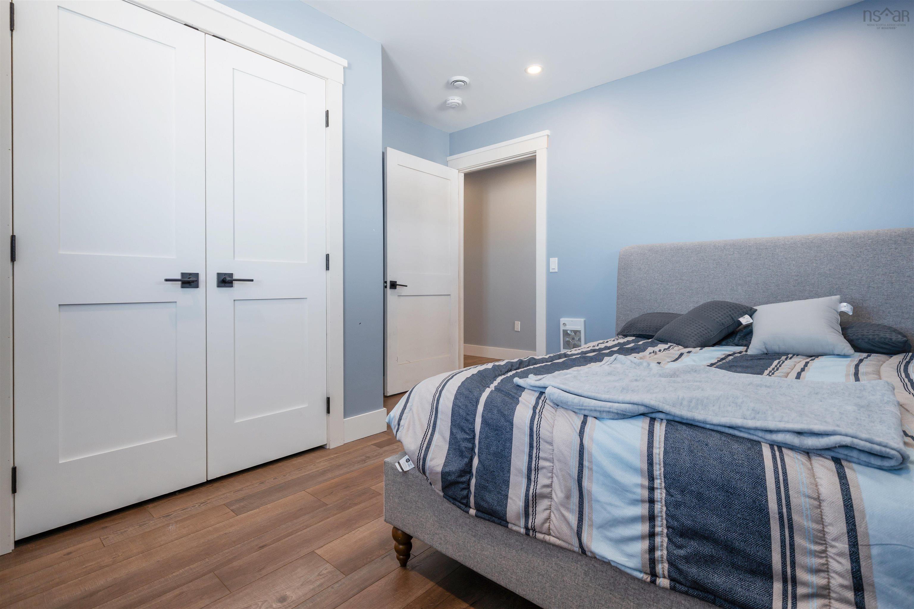 $759,900.00: 136 Thompson Drive, Ponds