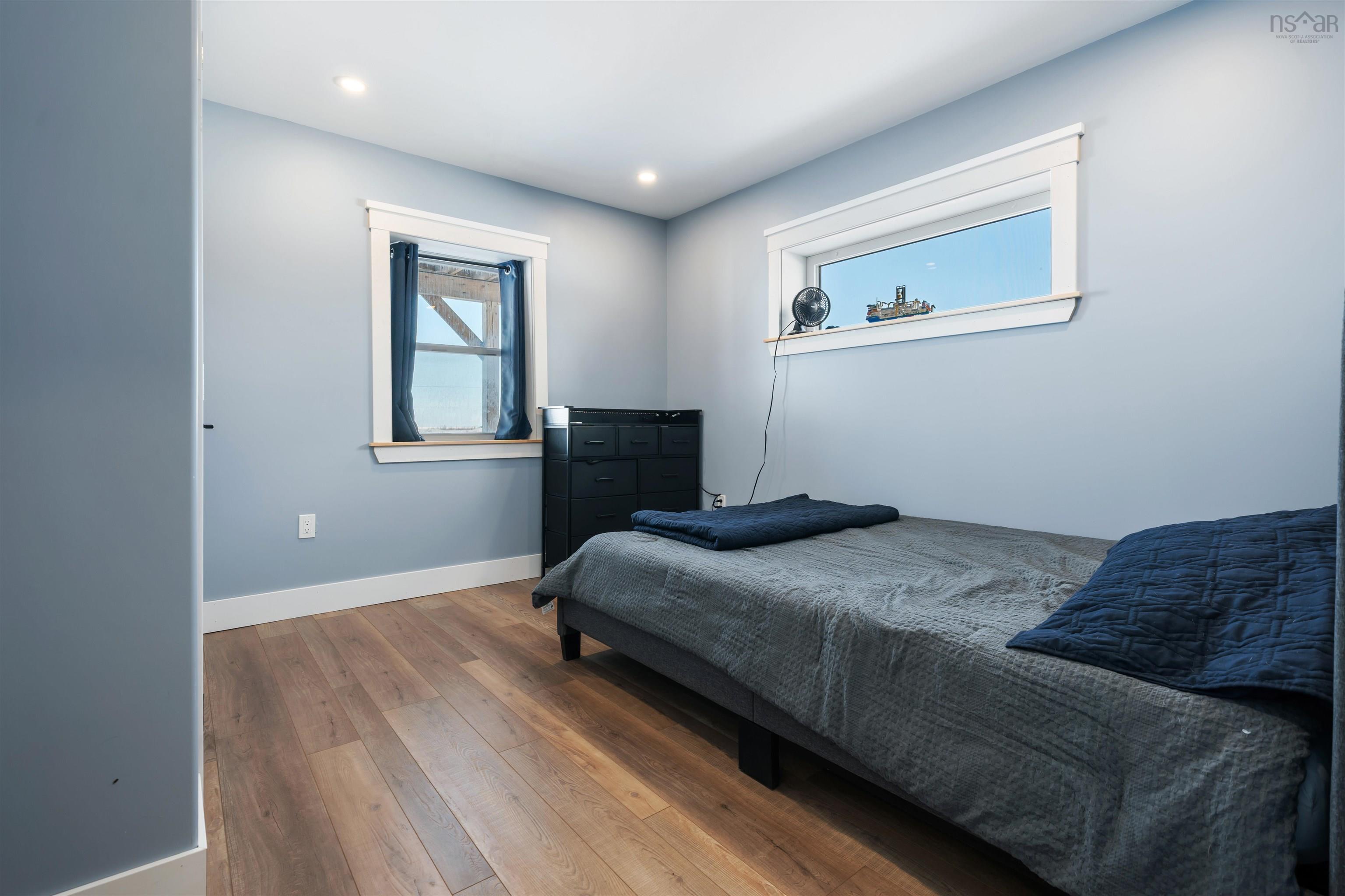 $759,900.00: 136 Thompson Drive, Ponds