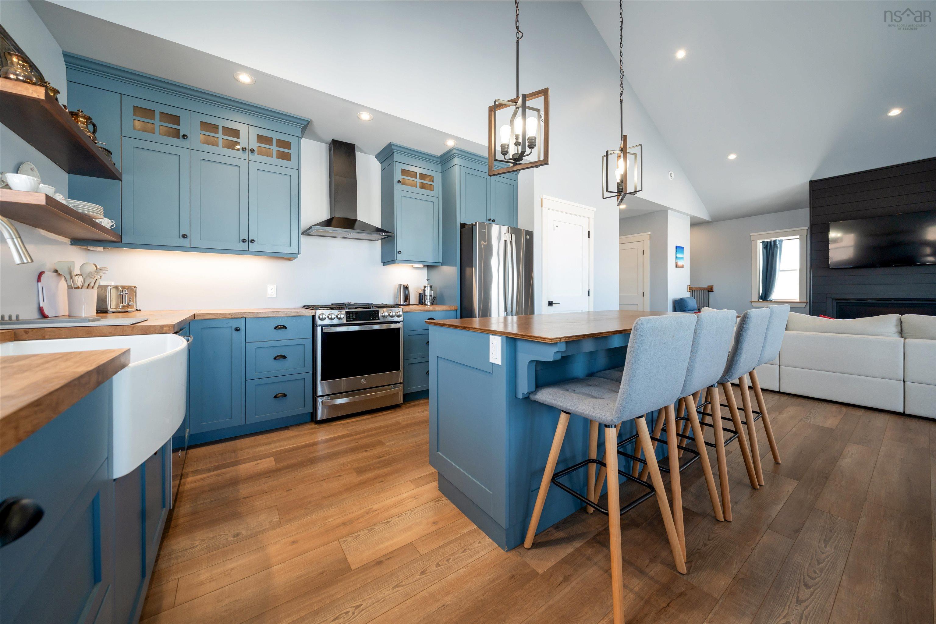 $759,900.00: 136 Thompson Drive, Ponds