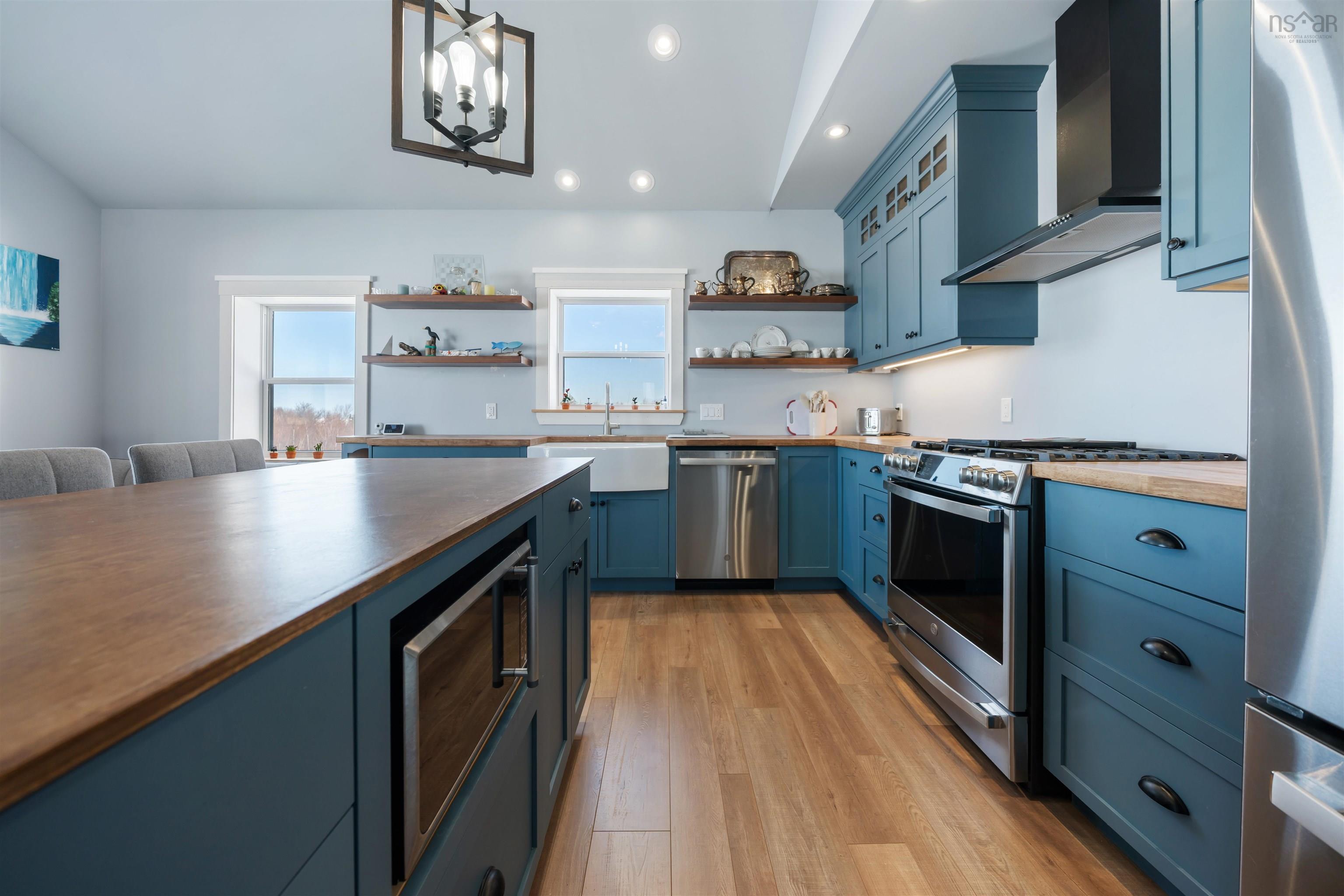 $759,900.00: 136 Thompson Drive, Ponds