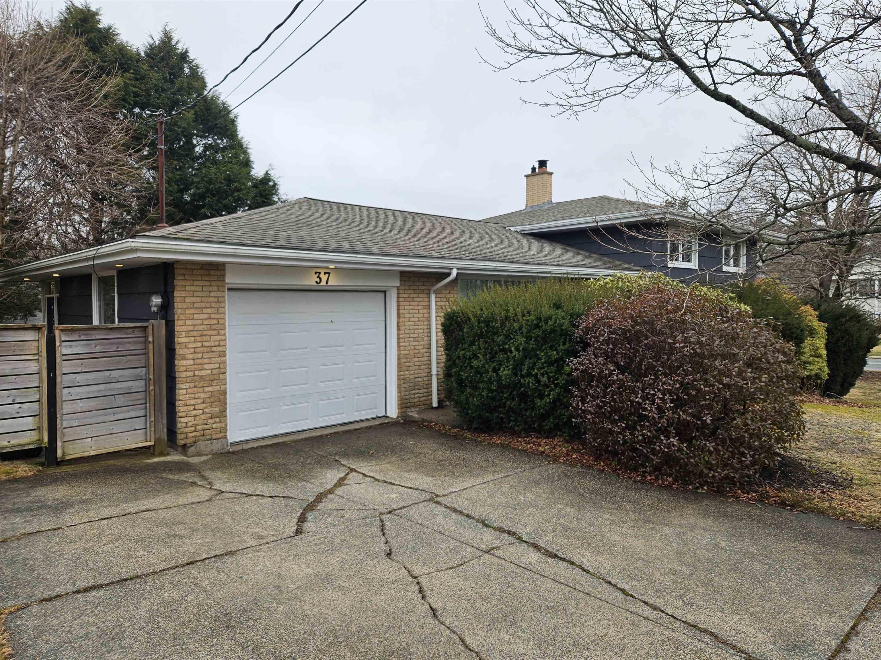 37 Lawnsdale Drive, Dartmouth, NS (MLS 202603584)