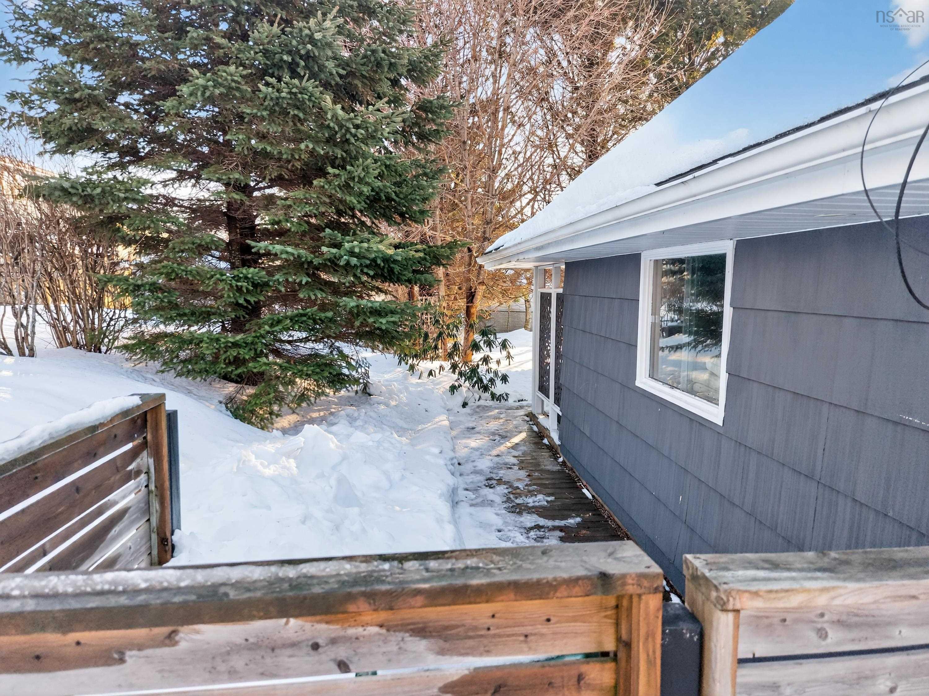 37 Lawnsdale Drive, Dartmouth, NS (MLS 202603584)